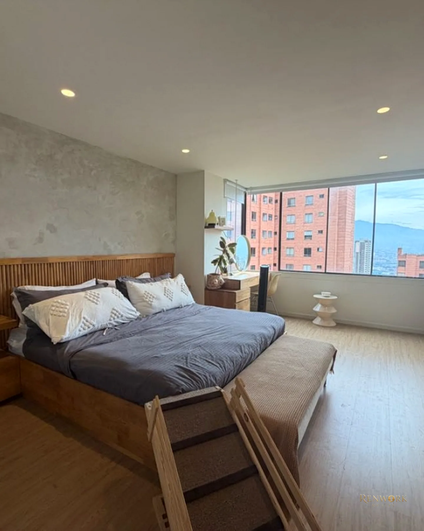 VENTA APARTAMENTO REMODELADO LOMA DEL TESORO · foto 14
