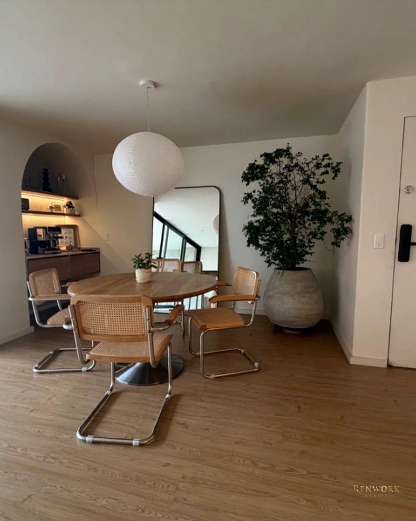 VENTA APARTAMENTO REMODELADO LOMA DEL TESORO · foto 3