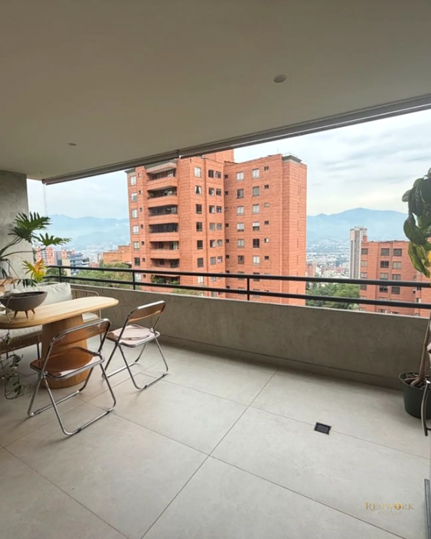 VENTA APARTAMENTO REMODELADO LOMA DEL TESORO · foto 2
