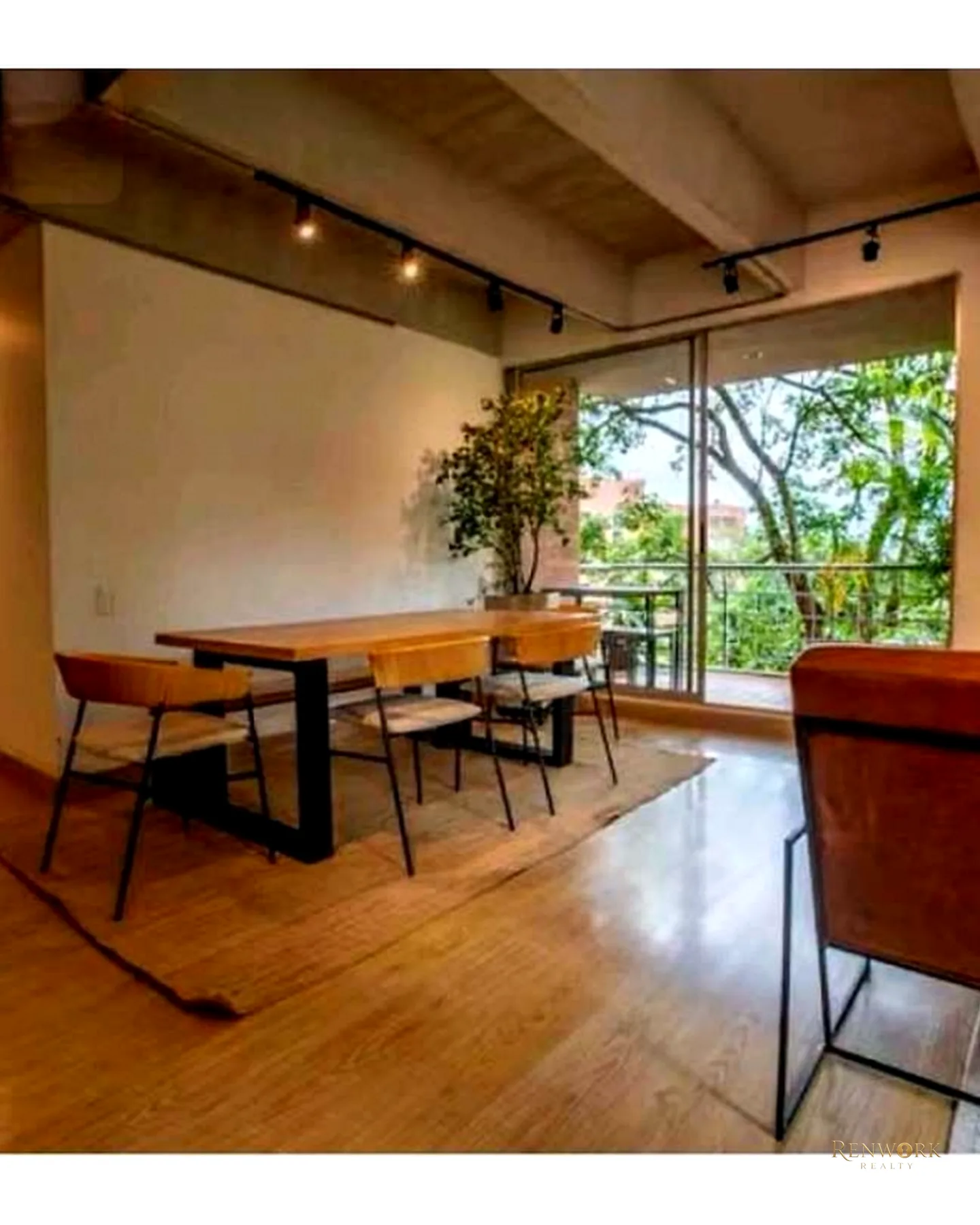 VENTA APARTAMENTO REMODELADO Y AMOBLADO EN LALINDE MEDELLIN · foto 1