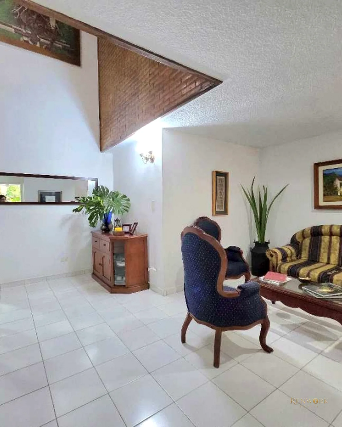 VENTA APARTAMENTO TRANSVERSAL INFERIOR EL POBLADO REMODELAR · foto 4