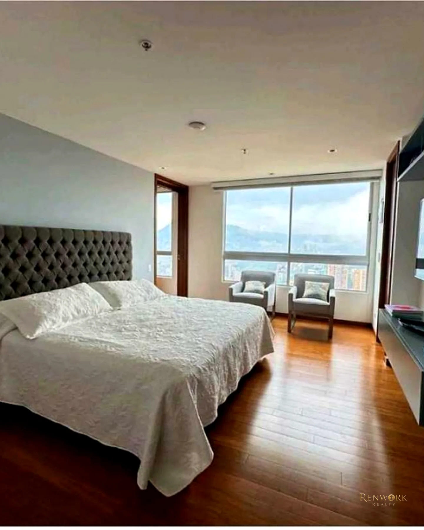 VENTA APARTAMENTO TRANSVERSAL SUPERIOR CERCA AL COLEGIO MARYMOUT · foto 8