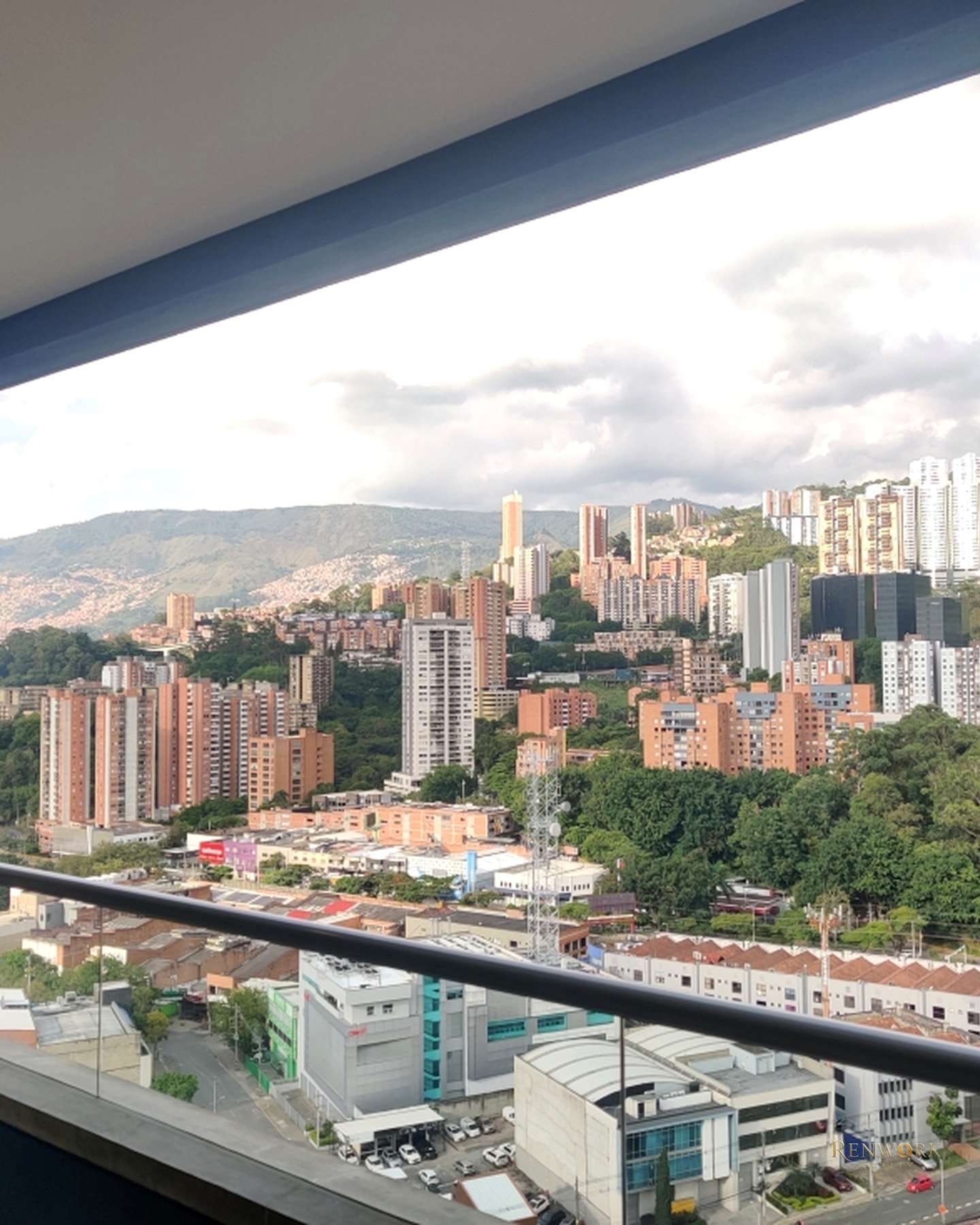 Vista de VENTA APTO 3 HAB CIUDAD DEL RÍO - MEDELLÍN LA RIVIERE CON VISTA
