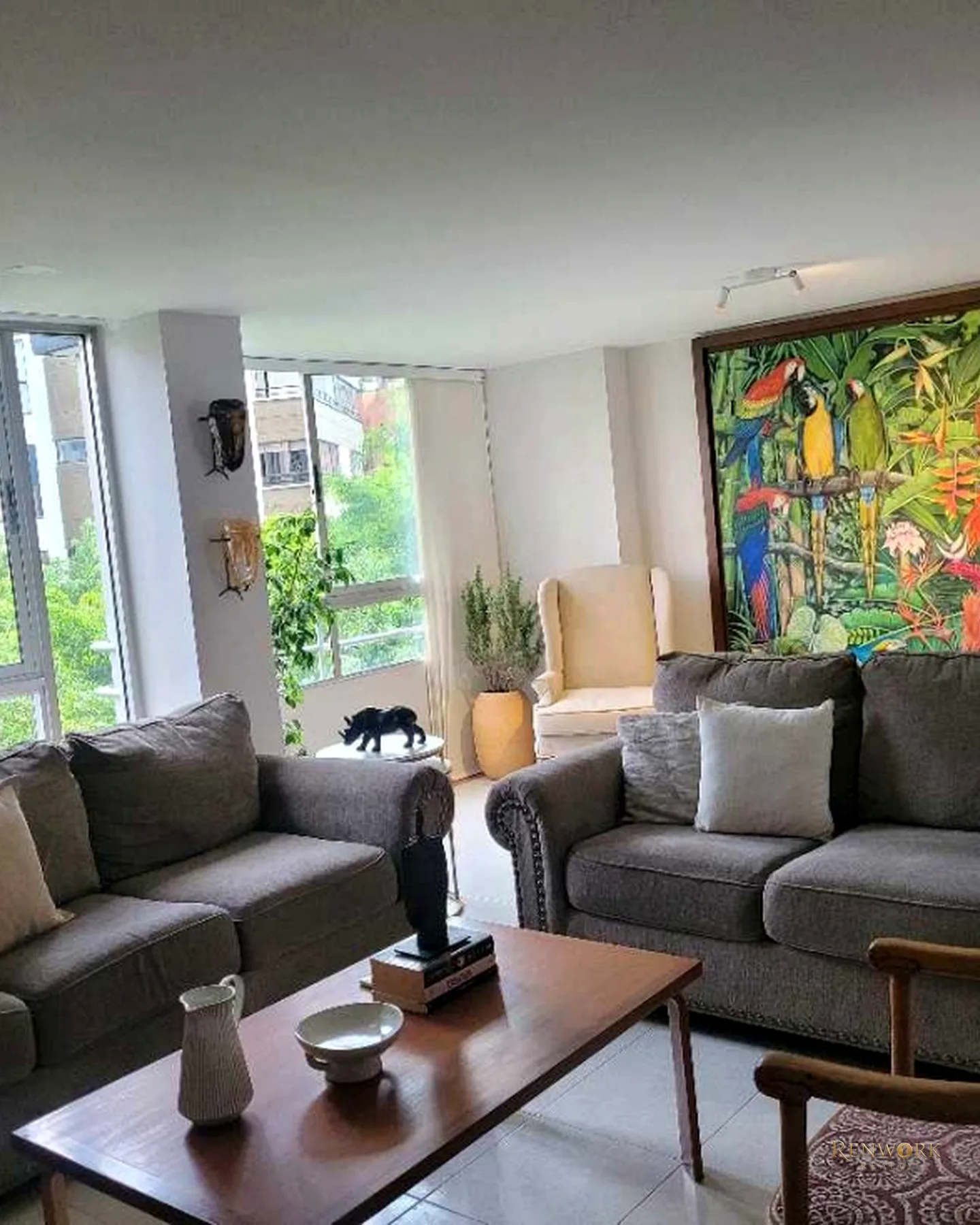 VENTA APTO REMODELADO EN EL POBLADO BALSOS CERCA DE TODO · foto 1
