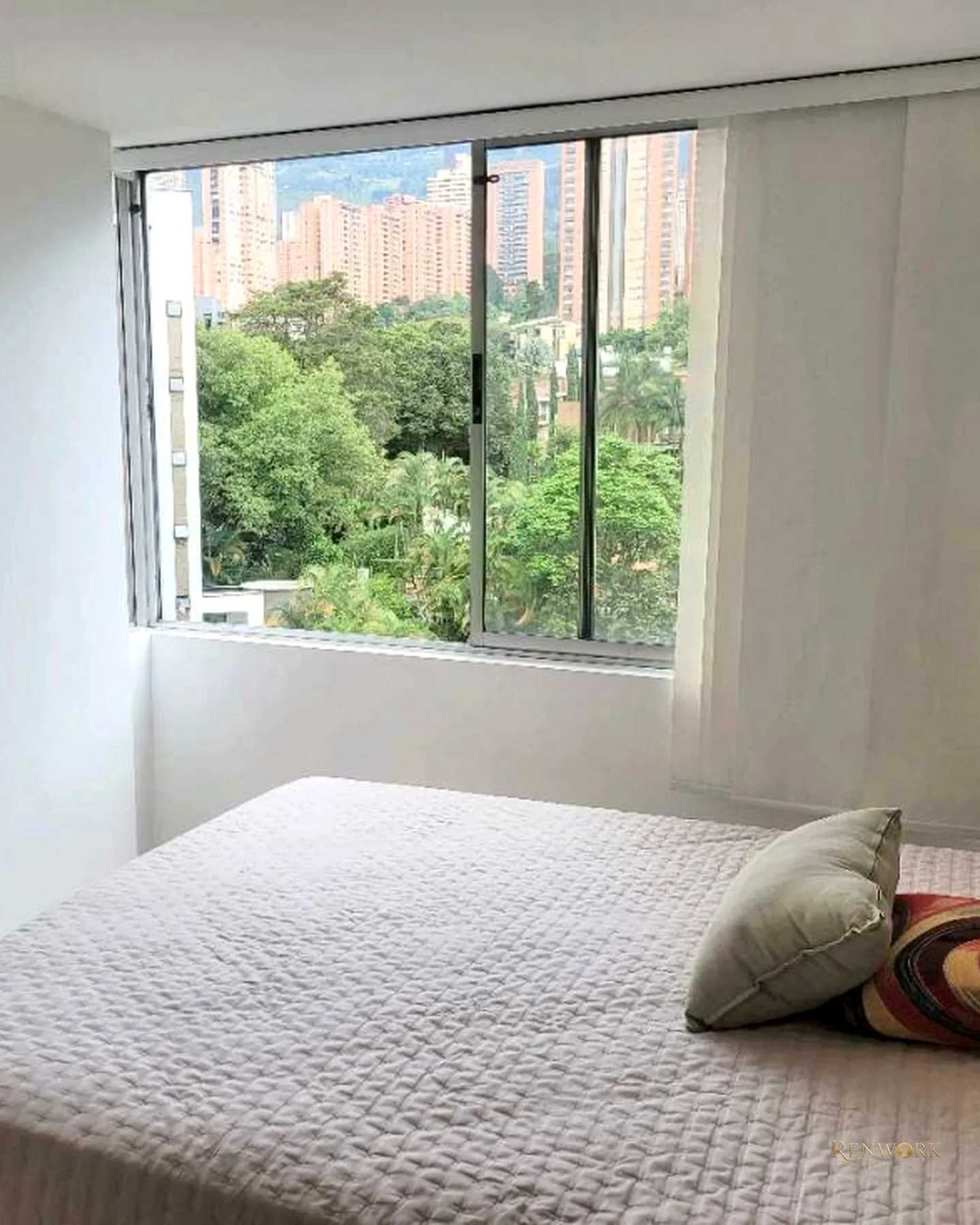 VENTA APTO REMODELADO EN EL POBLADO BALSOS CERCA DE TODO · foto 14