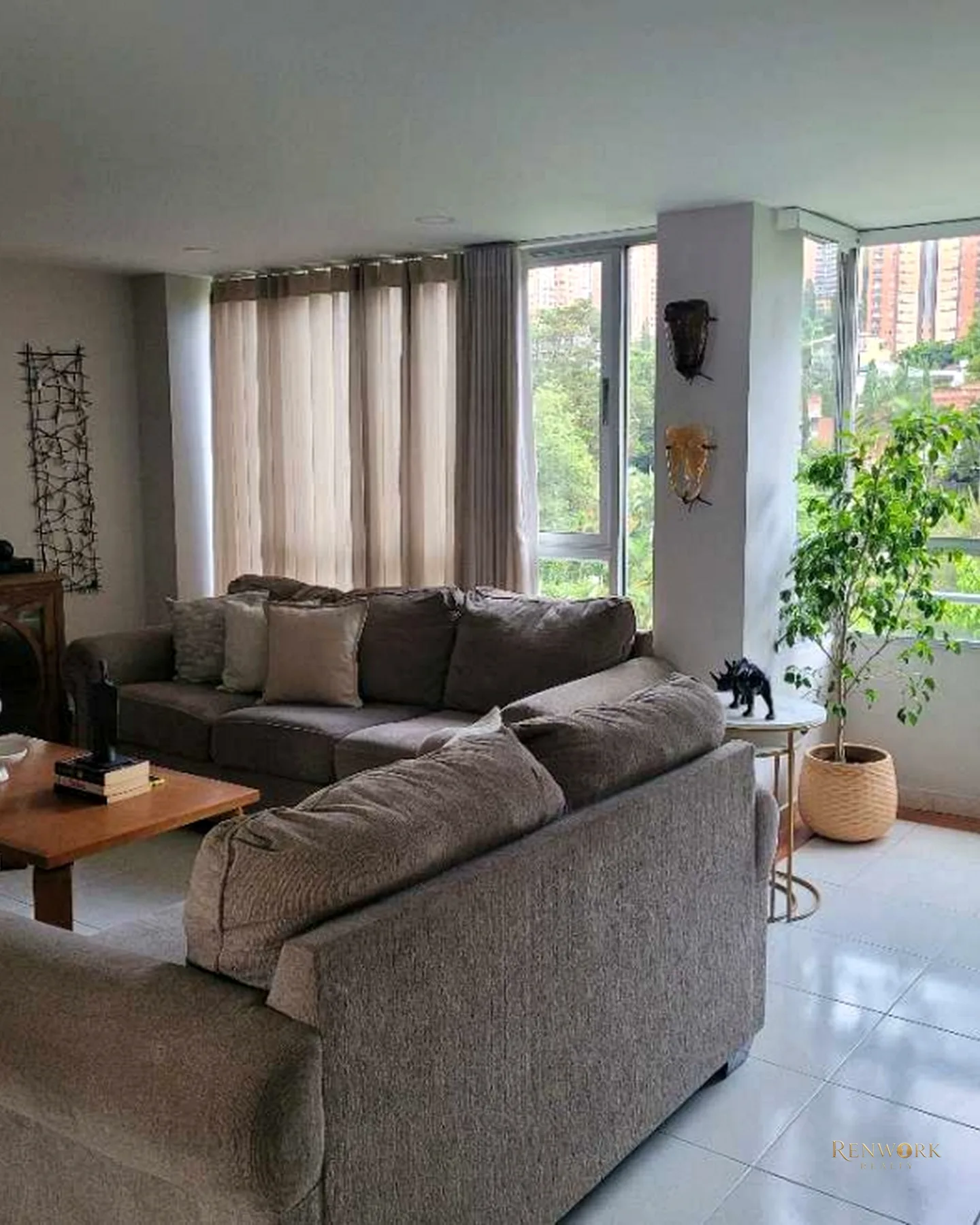 VENTA APTO REMODELADO EN EL POBLADO BALSOS CERCA DE TODO · foto 2