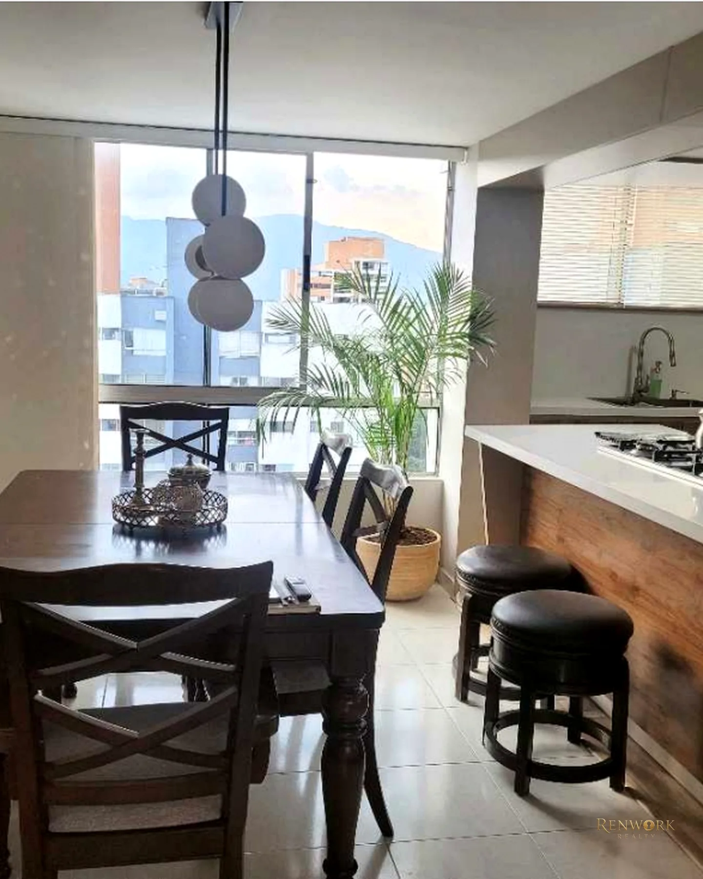 VENTA APTO REMODELADO EN EL POBLADO BALSOS CERCA DE TODO · foto 5