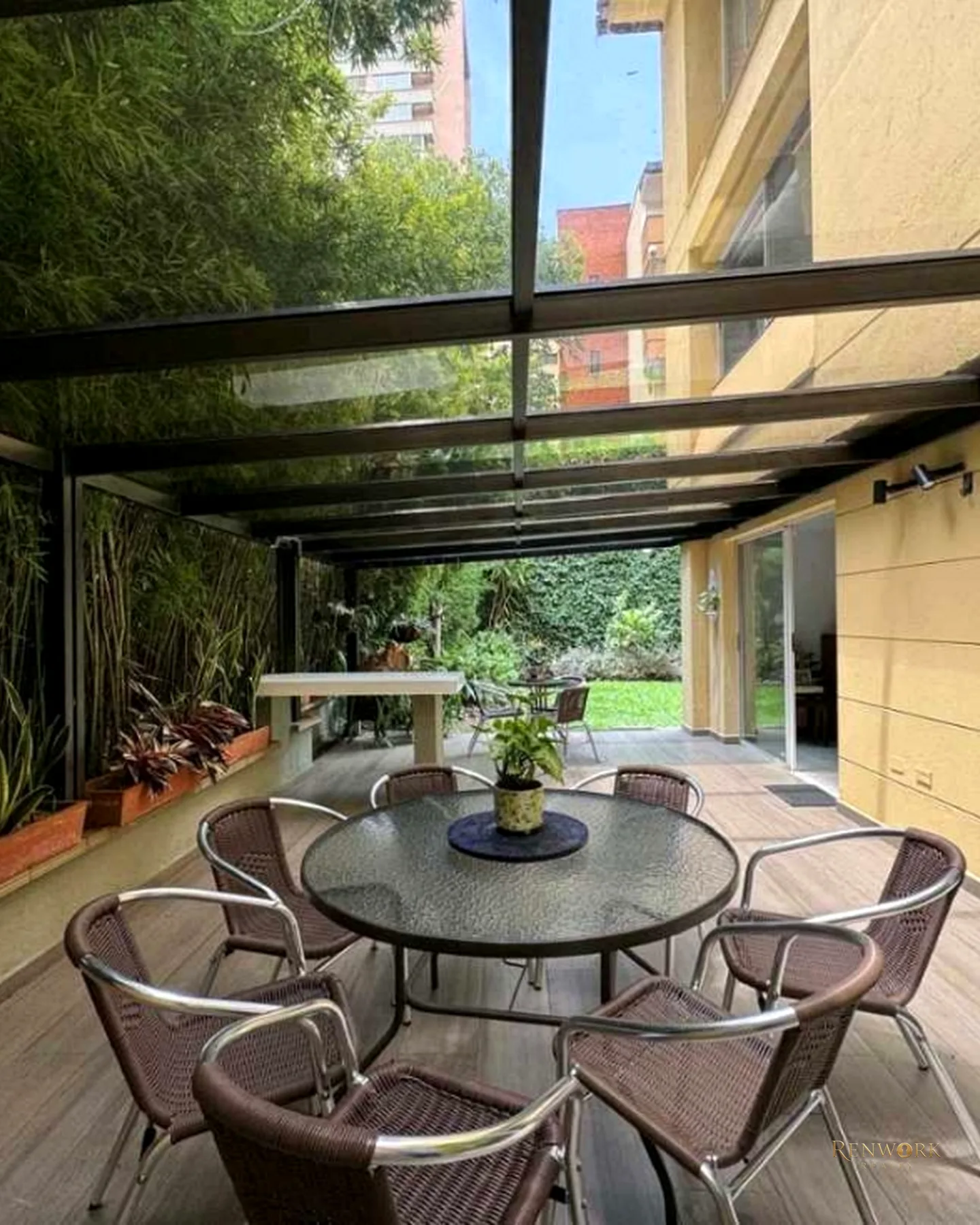 VENTA CASA BARRIO POBLADO GRAN FORMATO 470 MT2 CON JARDIN Y MODERNA · foto 6