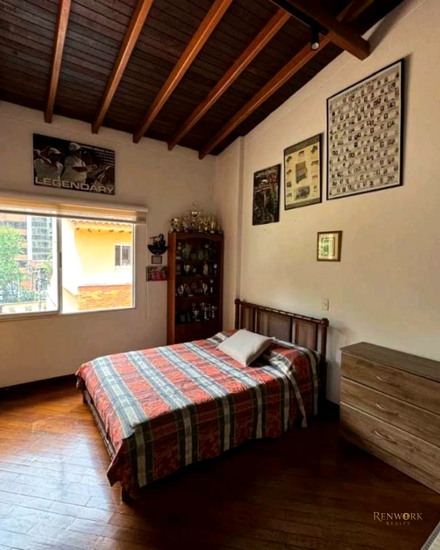 VENTA CASA BARRIO POBLADO GRAN FORMATO 470 MT2 CON JARDIN Y MODERNA · foto 16