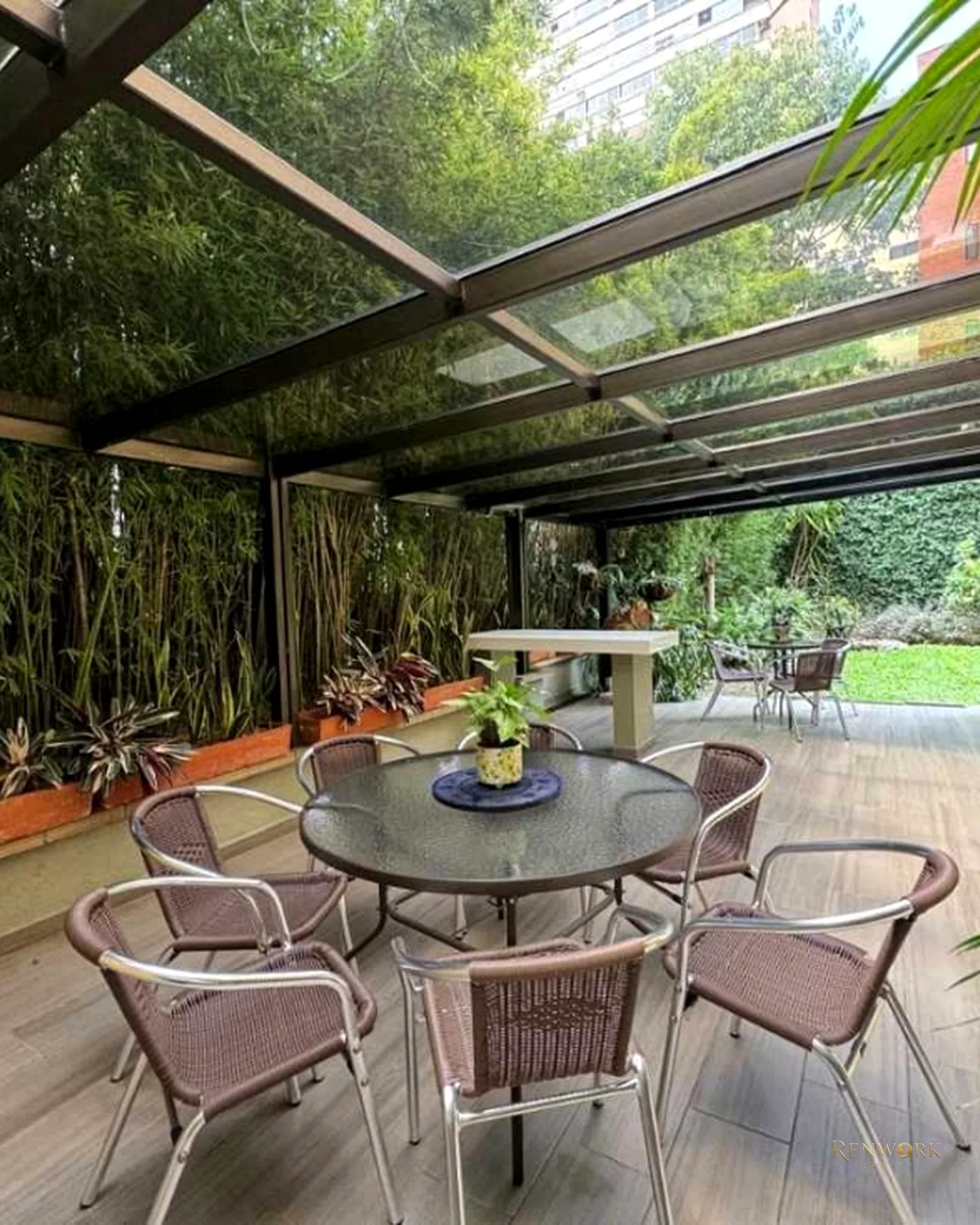 VENTA CASA BARRIO POBLADO GRAN FORMATO 470 MT2 CON JARDIN Y MODERNA · foto 5
