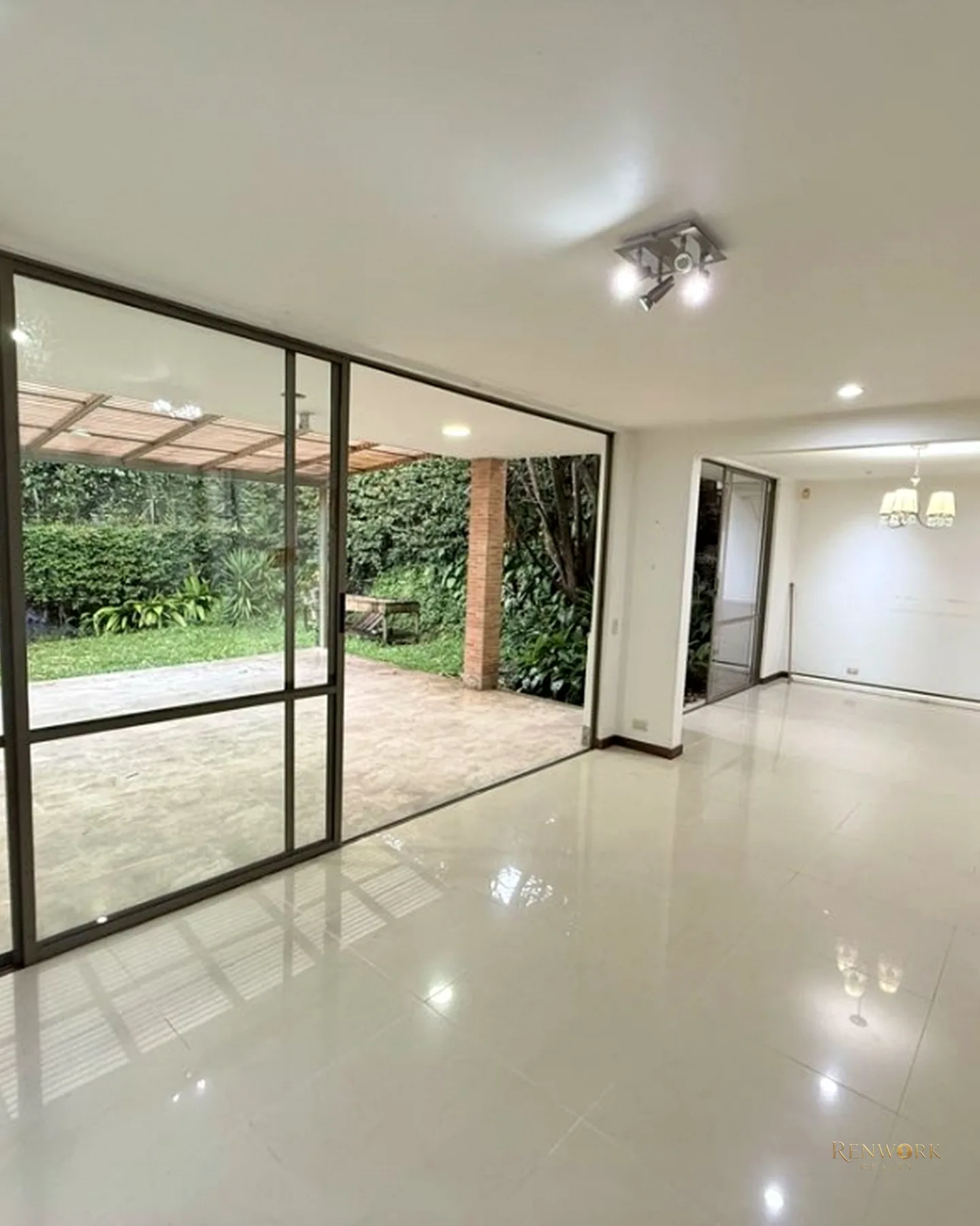 VENTA CASA CUMBRES ENVIGADO 269 MTS2 DOS NIVELES U COMPLETA JARDIN · foto 1