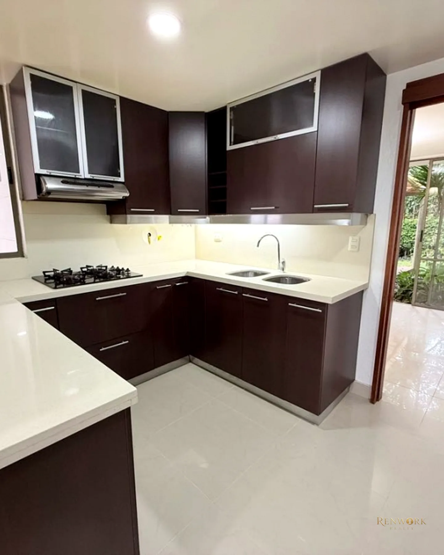 VENTA CASA CUMBRES ENVIGADO 269 MTS2 DOS NIVELES U COMPLETA JARDIN · foto 2