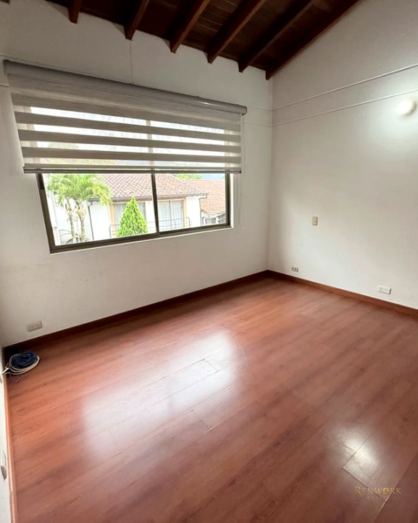 VENTA CASA CUMBRES ENVIGADO 269 MTS2 DOS NIVELES U COMPLETA JARDIN · foto 6