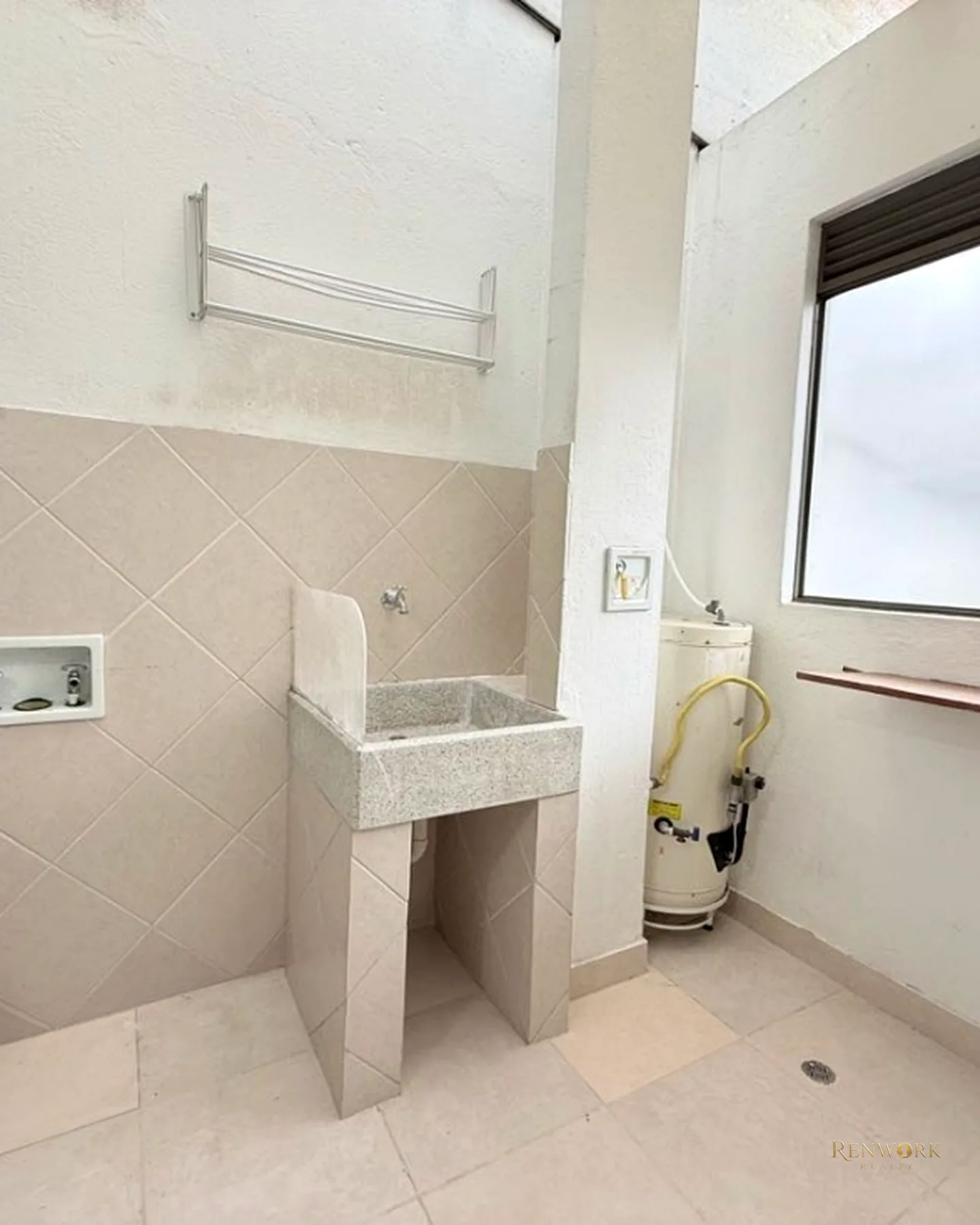 VENTA CASA CUMBRES ENVIGADO 269 MTS2 DOS NIVELES U COMPLETA JARDIN · foto 9