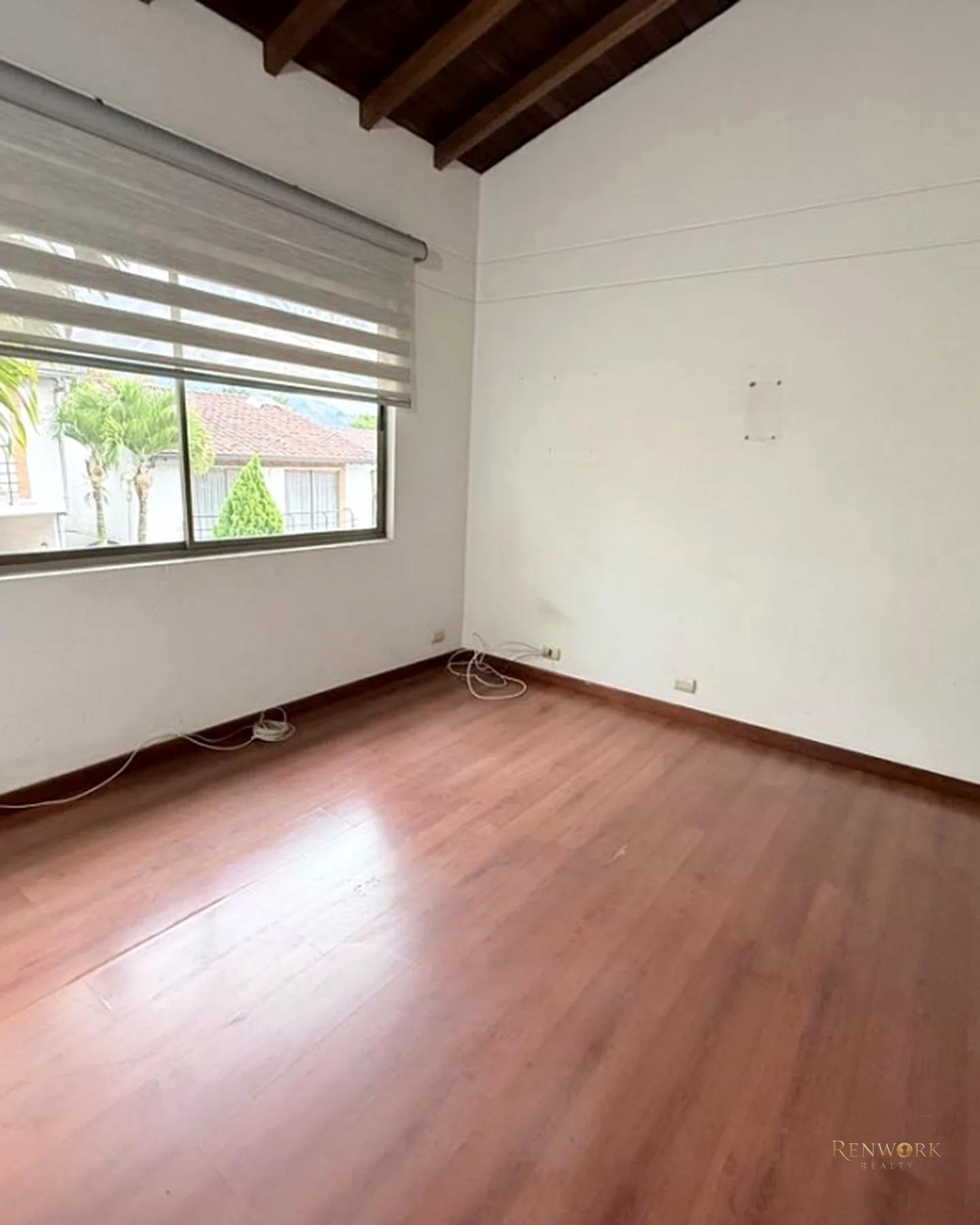 VENTA CASA CUMBRES ENVIGADO 269 MTS2 DOS NIVELES U COMPLETA JARDIN · foto 7