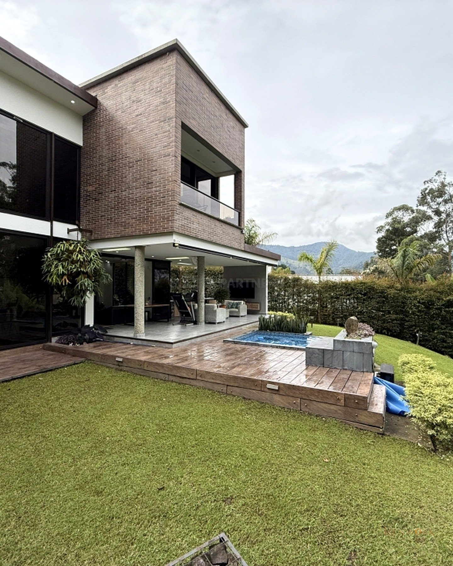 Vista de VENTA CASA EN ENVIGADO, SECTOR LOMA DEL ESCOBERO