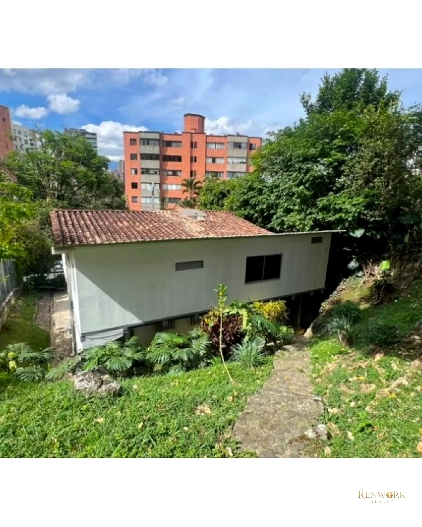 VENTA CASA LOTE USO MIXTO EL POBLADO LAS LOMAS · foto 13