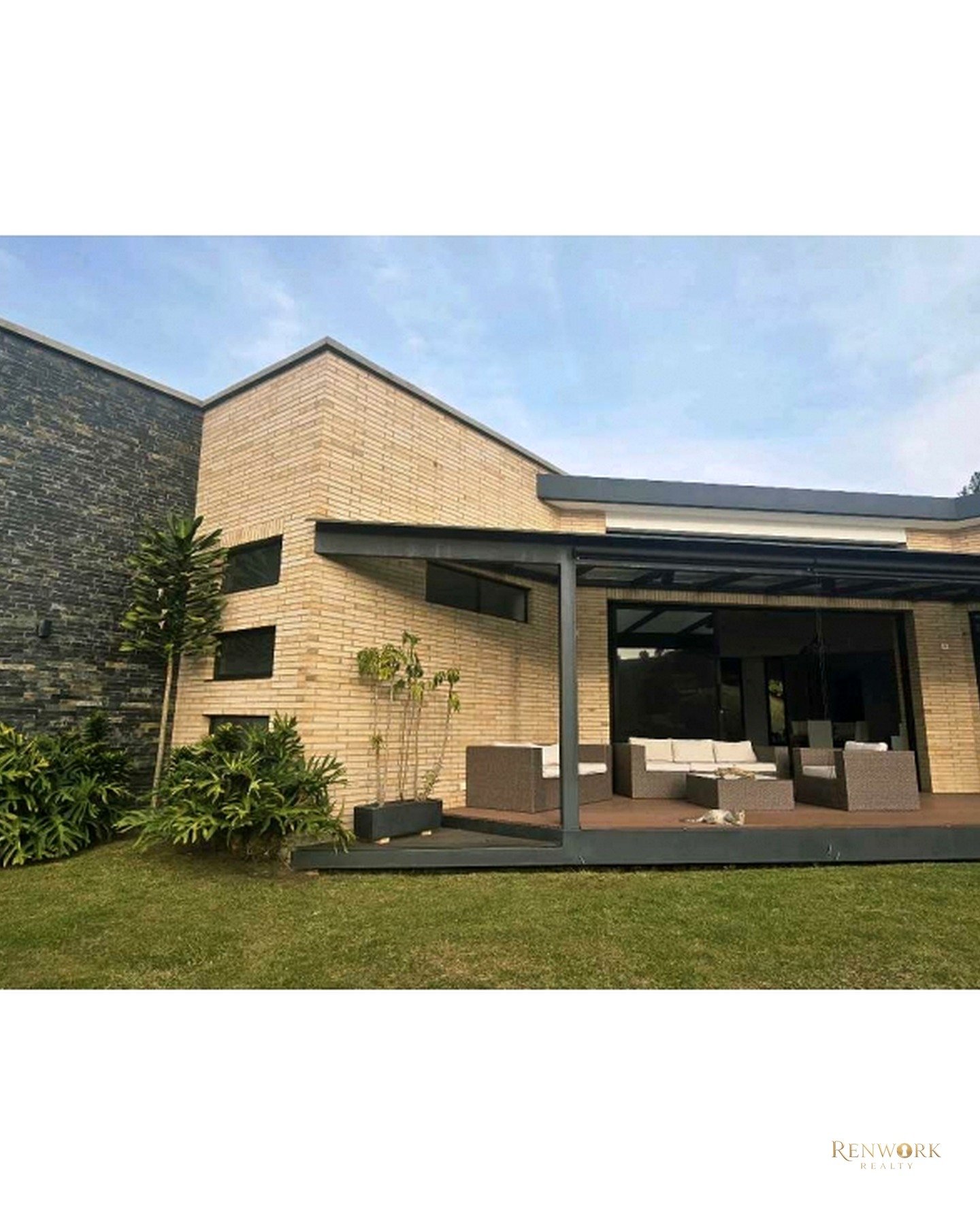 VENTA CASA MODERNA DE LUJO EL RETIRO PANTANILLO