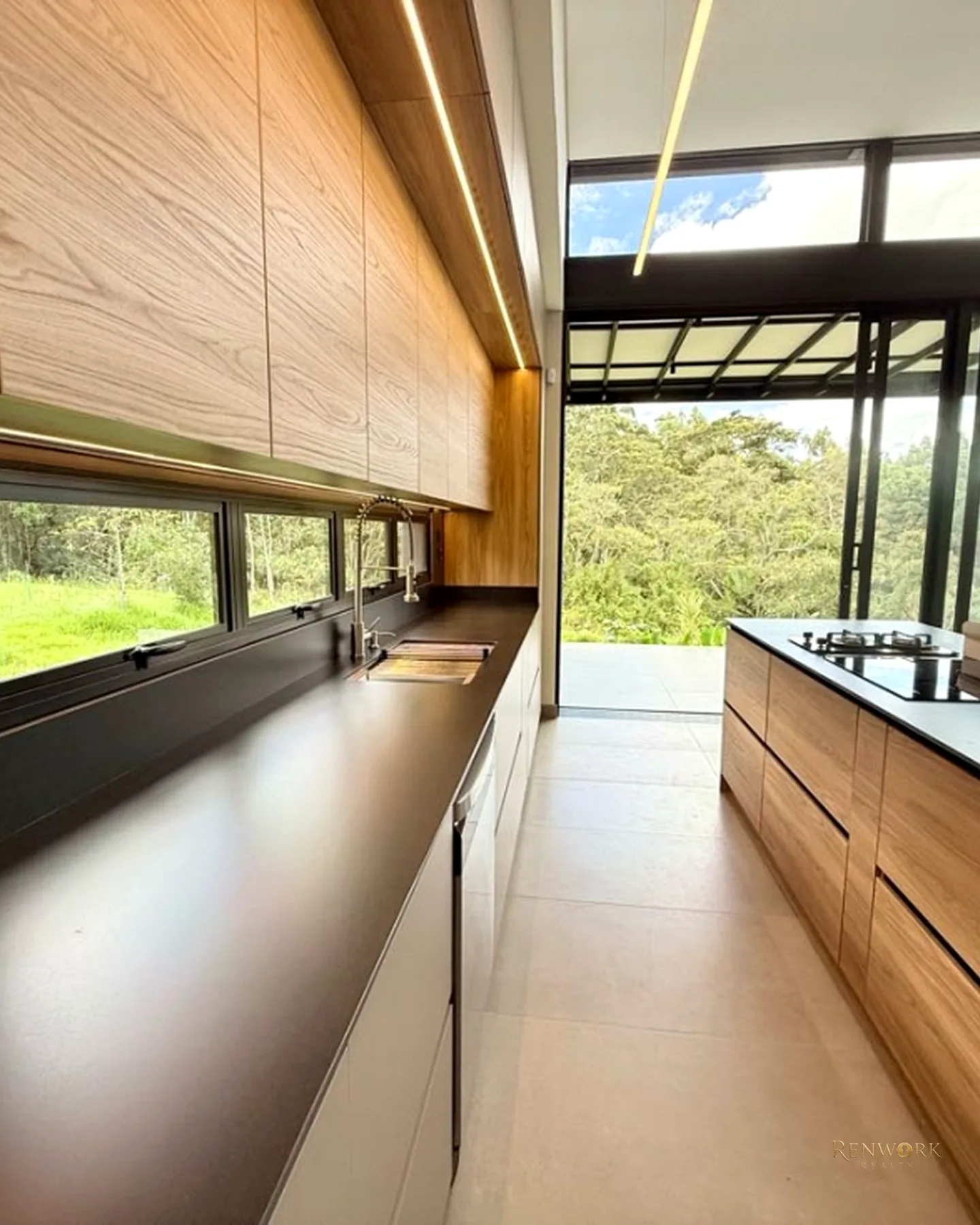 VENTA CASA UN NIVEL ALTO DE PALMAS ENVIGADO 328,69 MTS2 EN UNIDAD · foto 2
