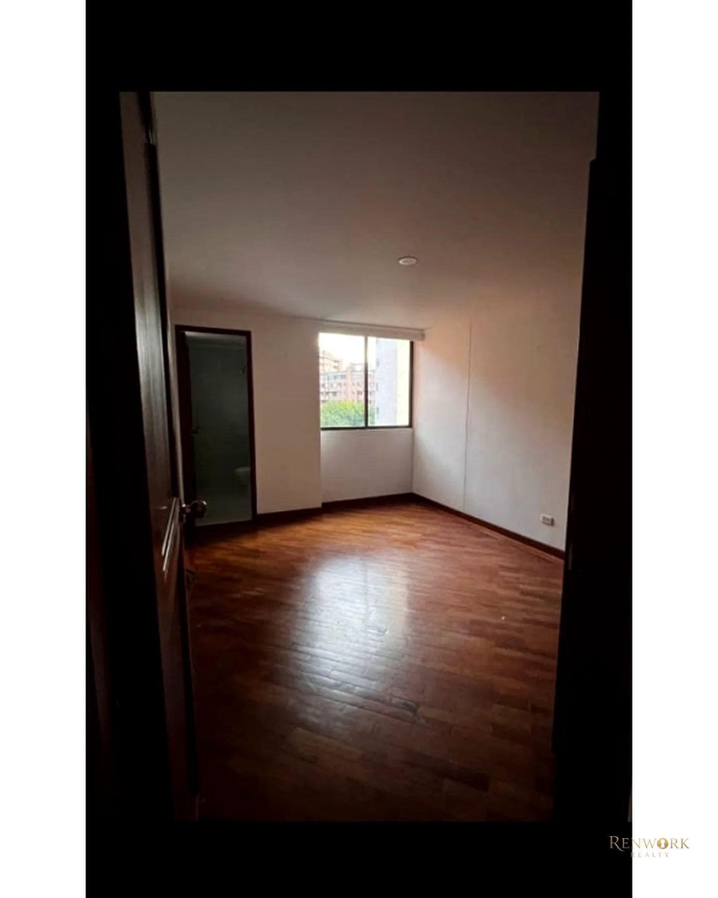 VENTA DE AMPLIO APARTAMENTO SECTOR LAS SANTAS EL POBLADO · foto 6