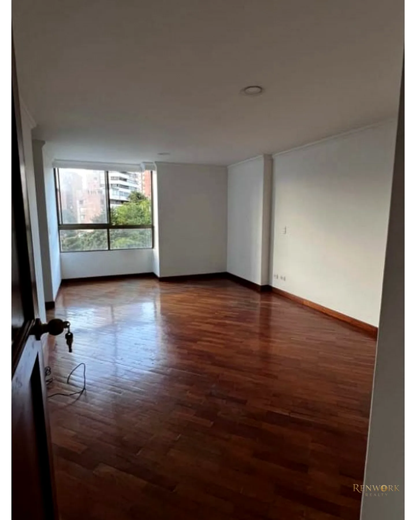 VENTA DE AMPLIO APARTAMENTO SECTOR LAS SANTAS EL POBLADO · foto 7