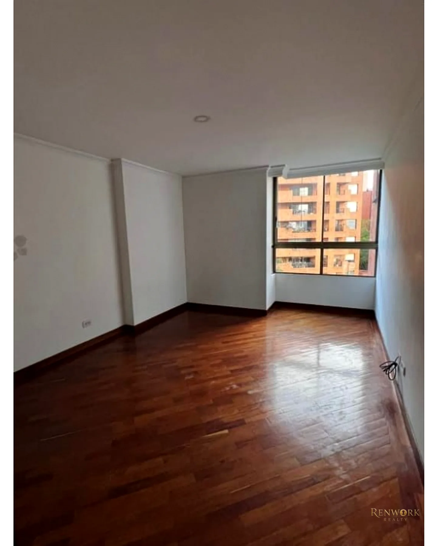 VENTA DE AMPLIO APARTAMENTO SECTOR LAS SANTAS EL POBLADO · foto 4