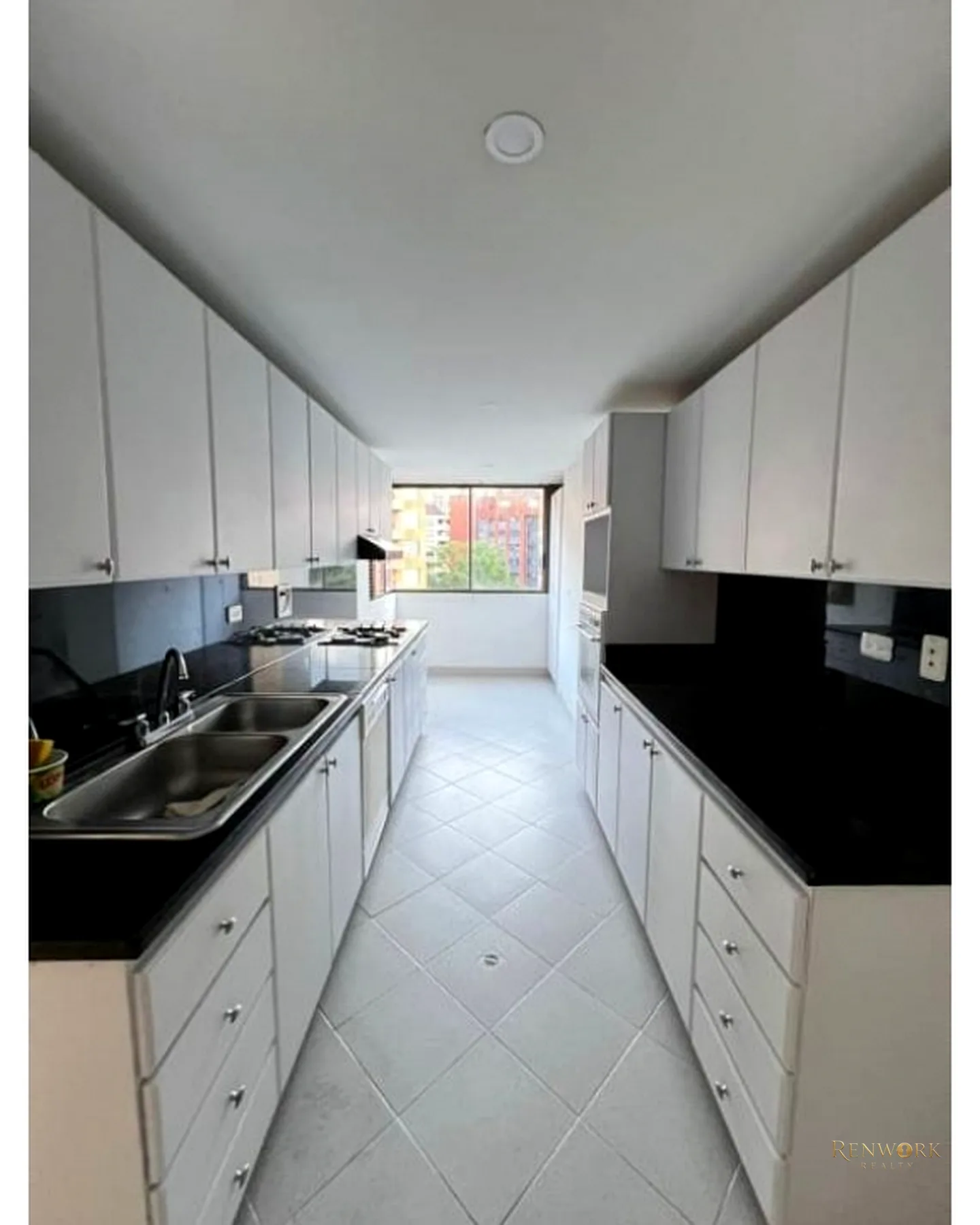 VENTA DE AMPLIO APARTAMENTO SECTOR LAS SANTAS EL POBLADO · foto 2
