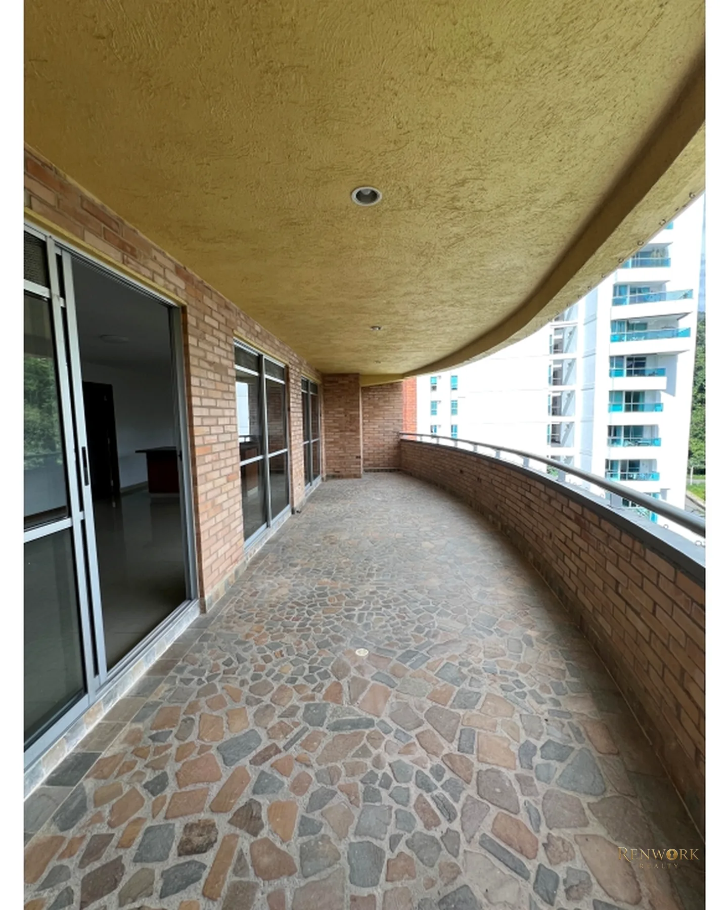 VENTA DE AMPLIO APTO CON ESPECTACULAR VISTA SECTOR AVES MARIA · foto 4