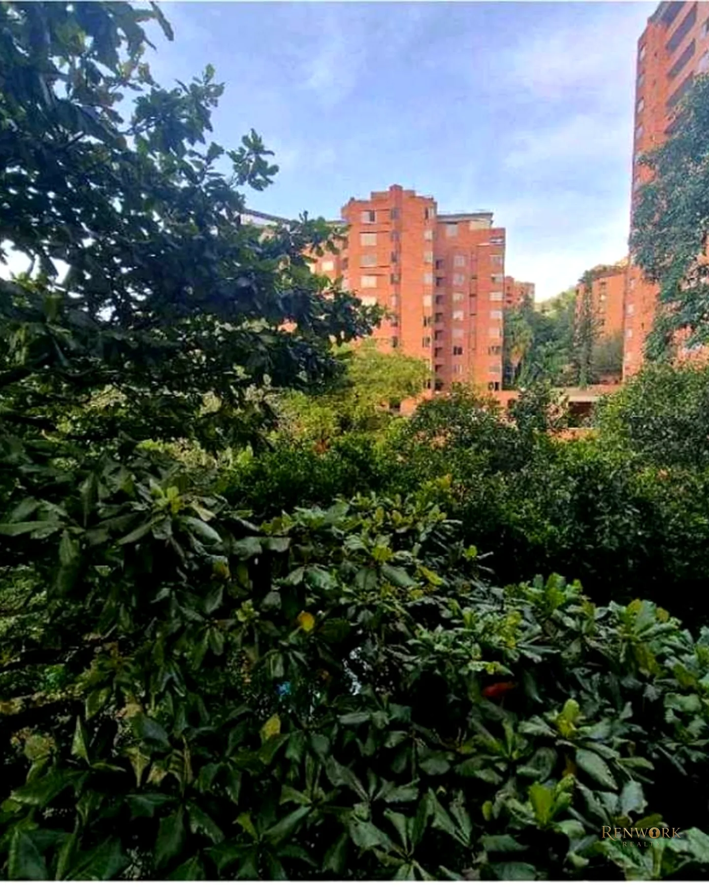 VENTA DE APARTAMENTO AMPLIO Y ACOGEDOR POBLADO- SECTOR EL TESORO · foto 15