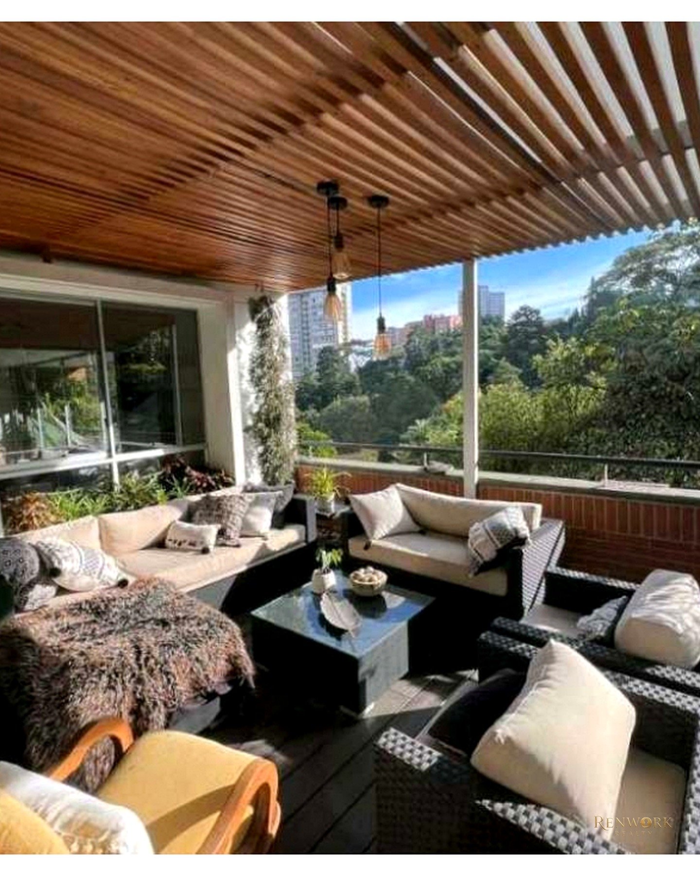 Vista de VENTA DE APARTAMENTO CON TERRAZA EN EL POBLADO, TRANSVERSAL SUPERIOR.