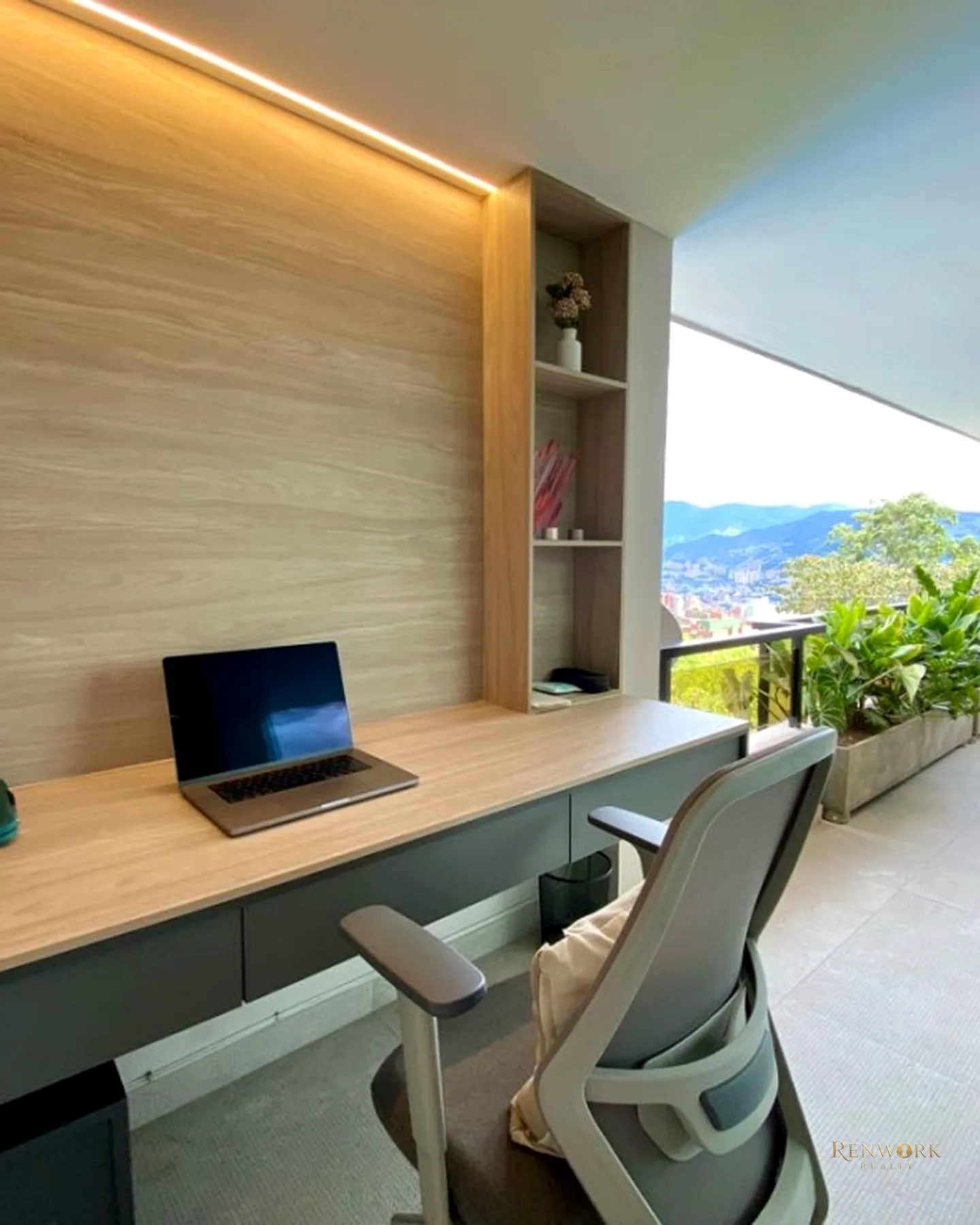VENTA DE APARTAMENTO DE LUJO REMODELADO EN LAS LOMAS EL POBLADO · foto 19
