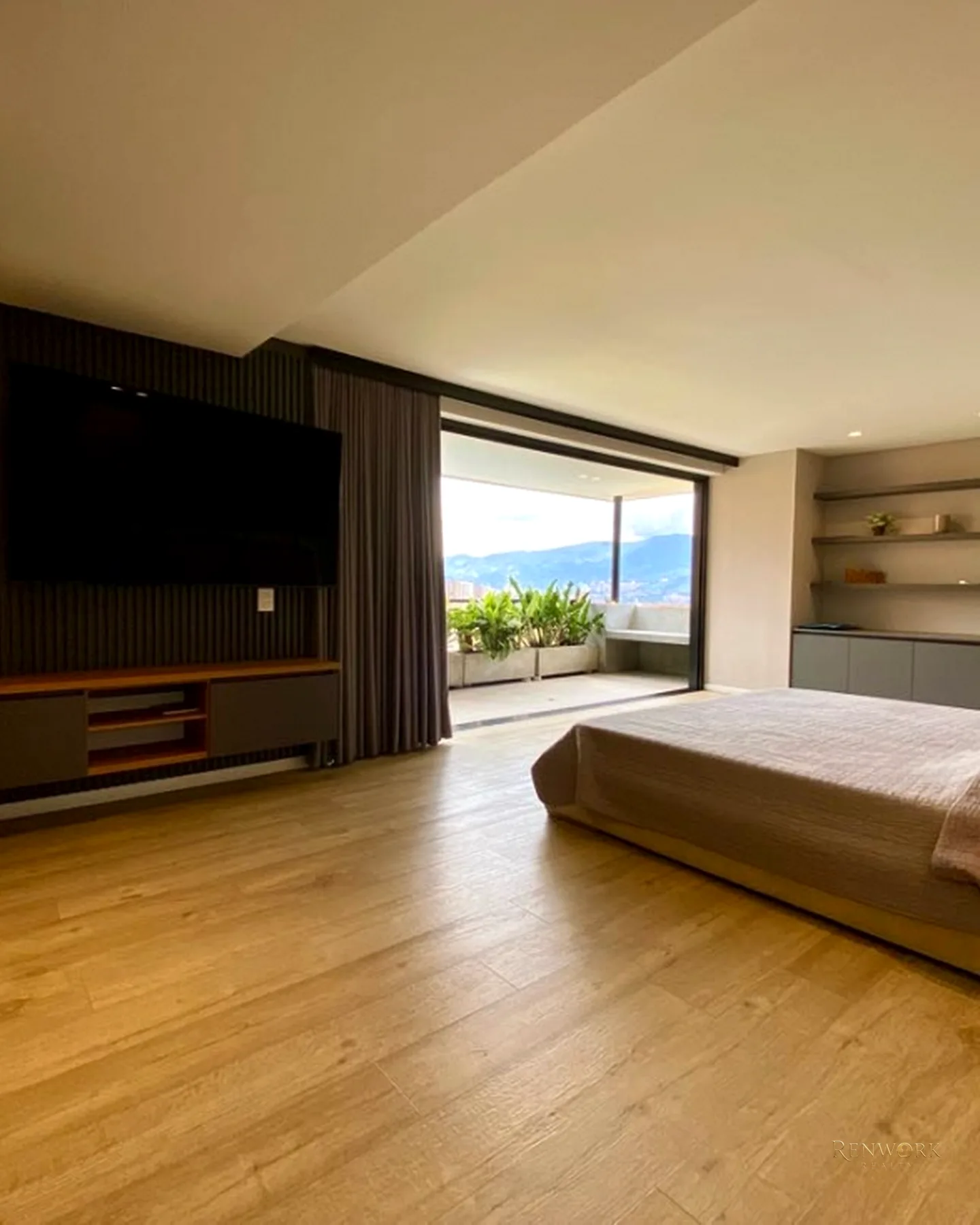 VENTA DE APARTAMENTO DE LUJO REMODELADO EN LAS LOMAS EL POBLADO · foto 21