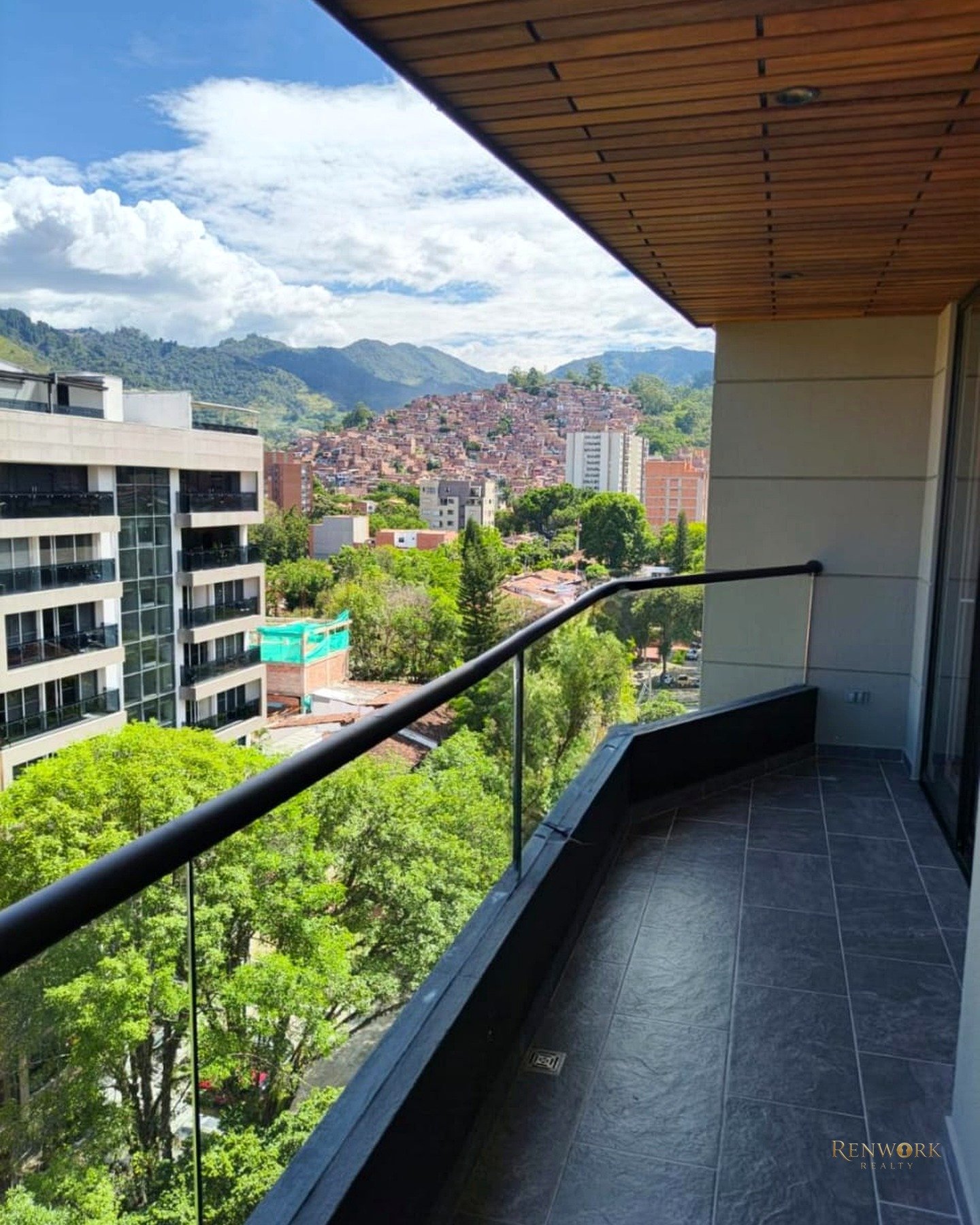 Vista de VENTA DE APARTAMENTO DUPLEX DE LUJO EN BELEN LA PALMA MEDELLIN
