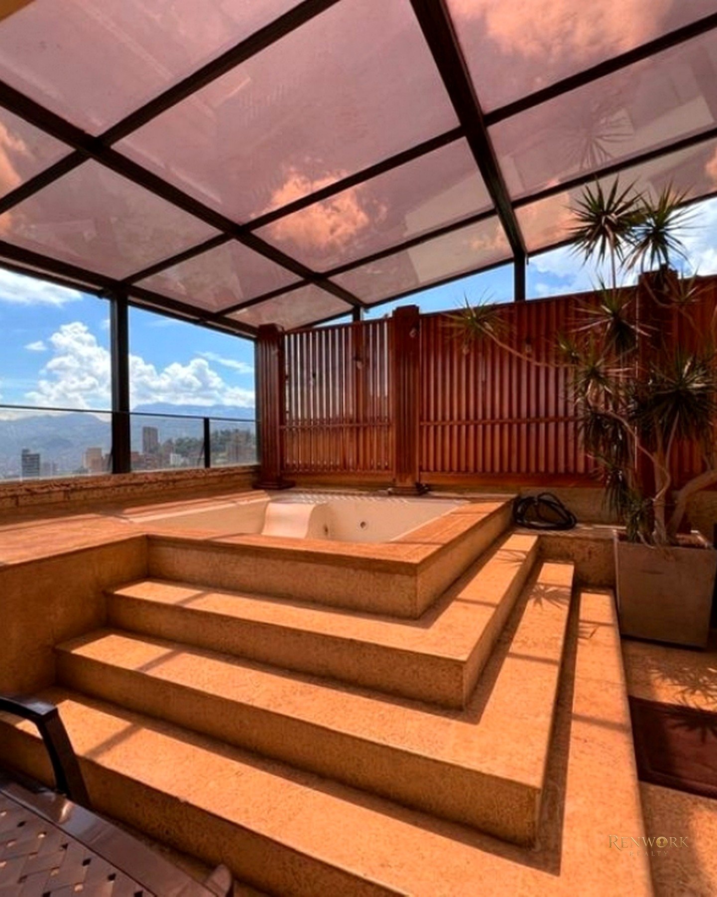 VENTA DE APARTAMENTO DUPLEX EN EL POBLADO · foto 3