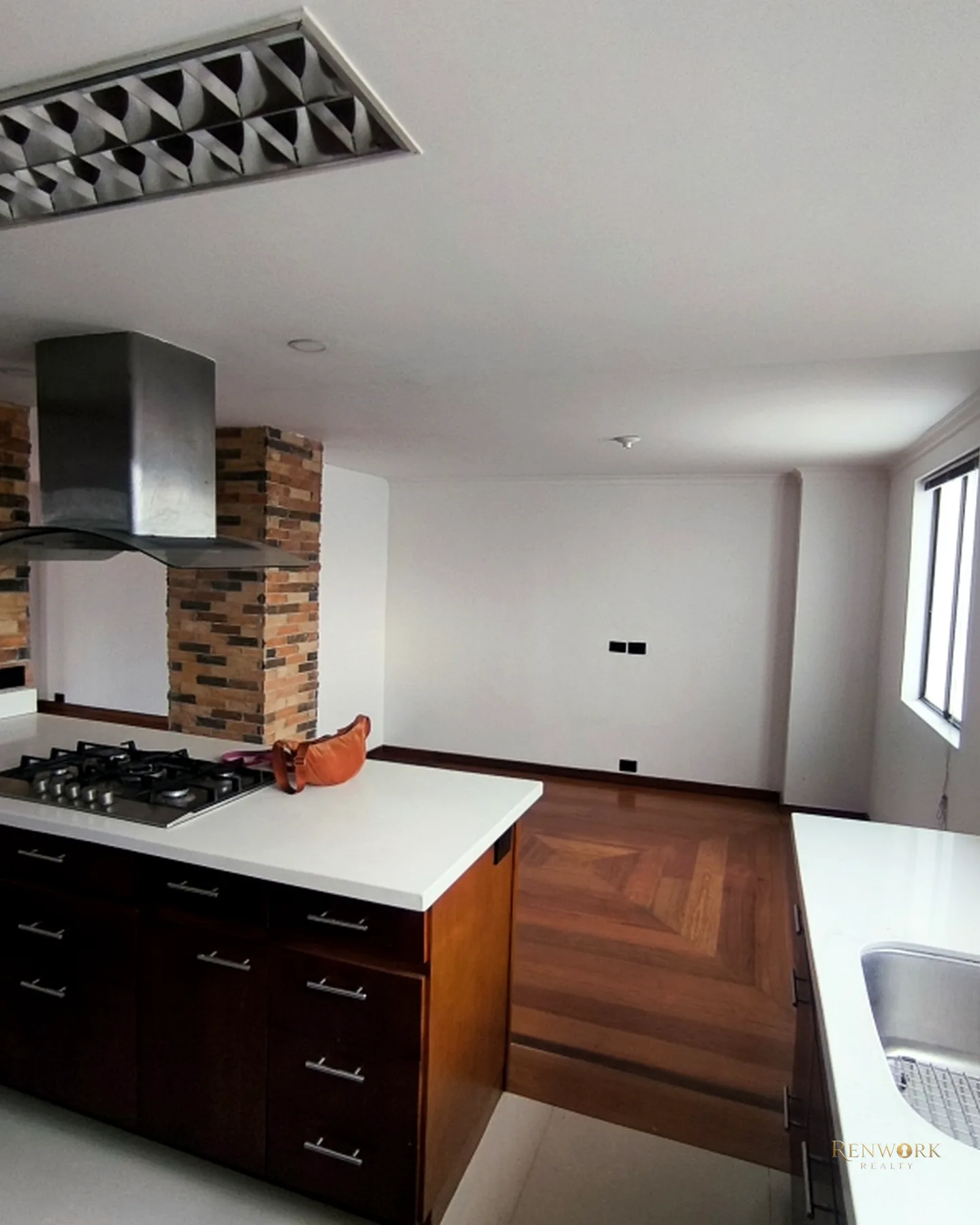 VENTA DE APARTAMENTO DÚPLEX EN LA MILLA DE ORO · foto 3