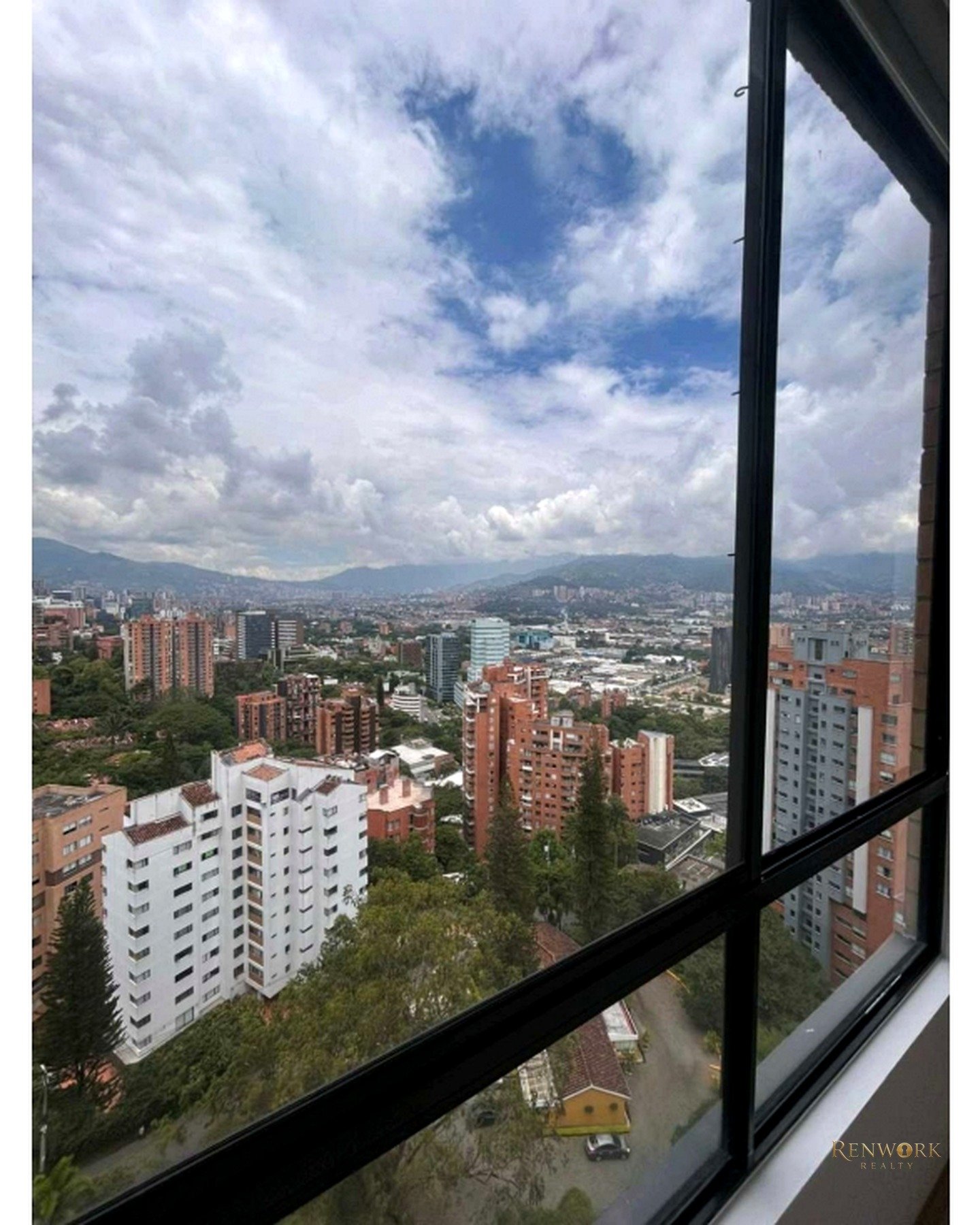 VENTA DE APARTAMENTO EN EL POBLADO - CASTROPOL · foto 1