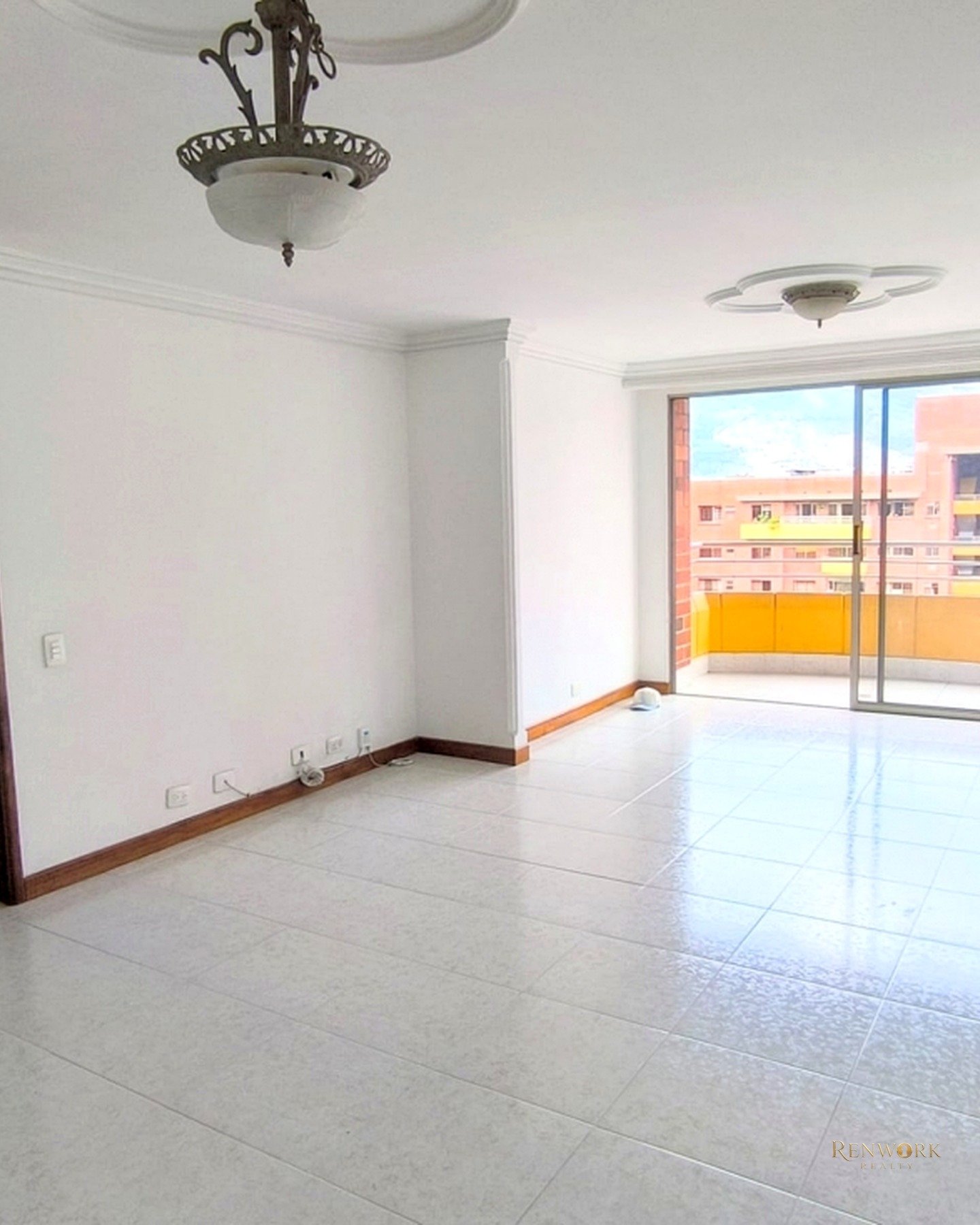 VENTA DE APARTAMENTO EN LAURELES MEDELLIN · foto 2