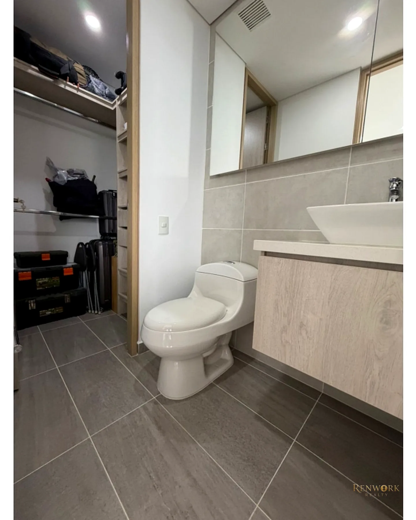 VENTA DE APARTAMENTO EN LOMA DE LAS BRUJAS- VISTA A CIUDAD · foto 16