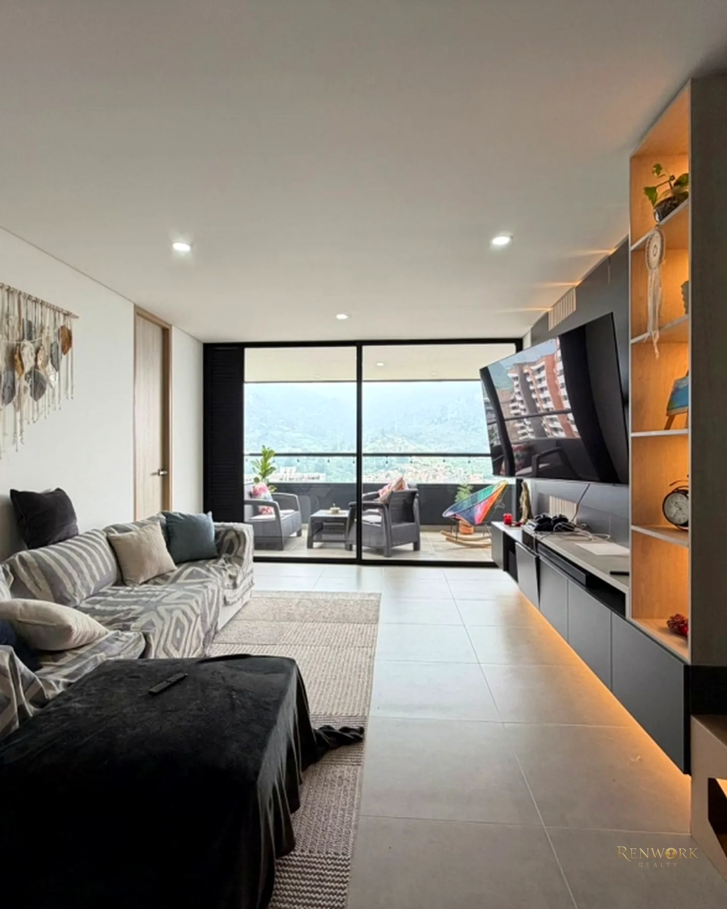 VENTA DE APARTAMENTO EN LOMA DE LAS BRUJAS- VISTA A CIUDAD · foto 1