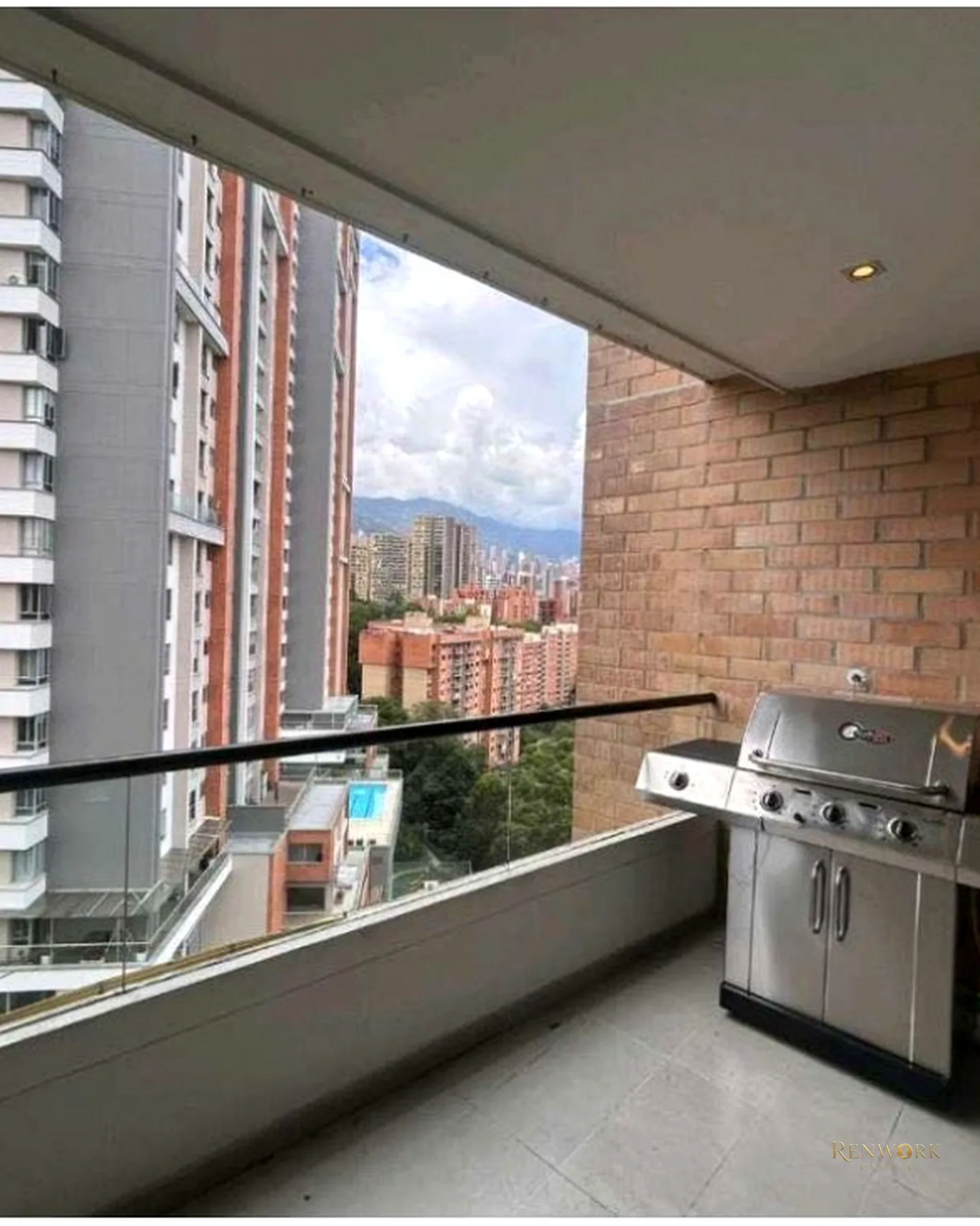 VENTA DE APARTAMENTO EN POBLADO- CASTROPOL · foto 4