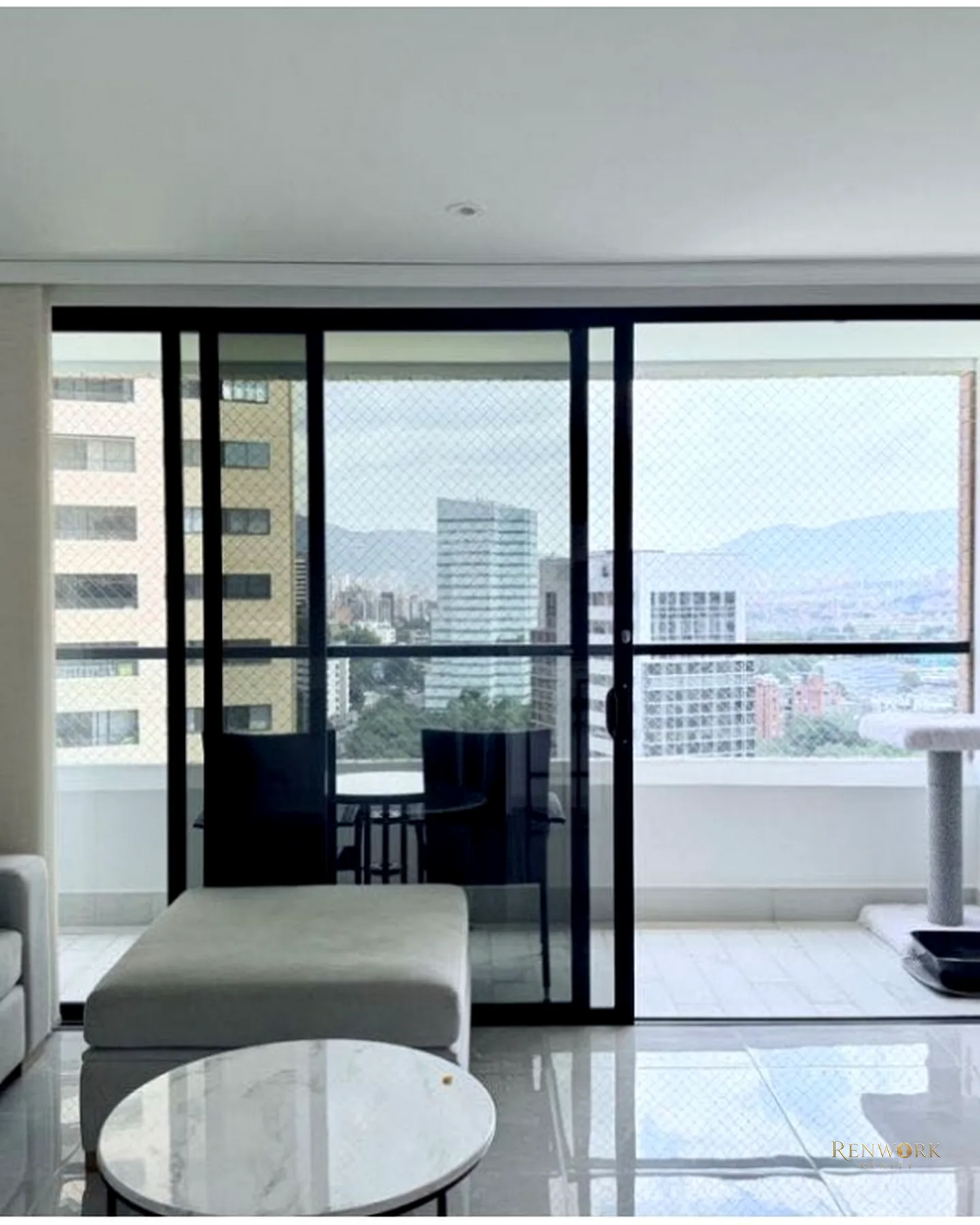VENTA DE APARTAMENTO EN POBLADO- CASTROPOL · foto 3