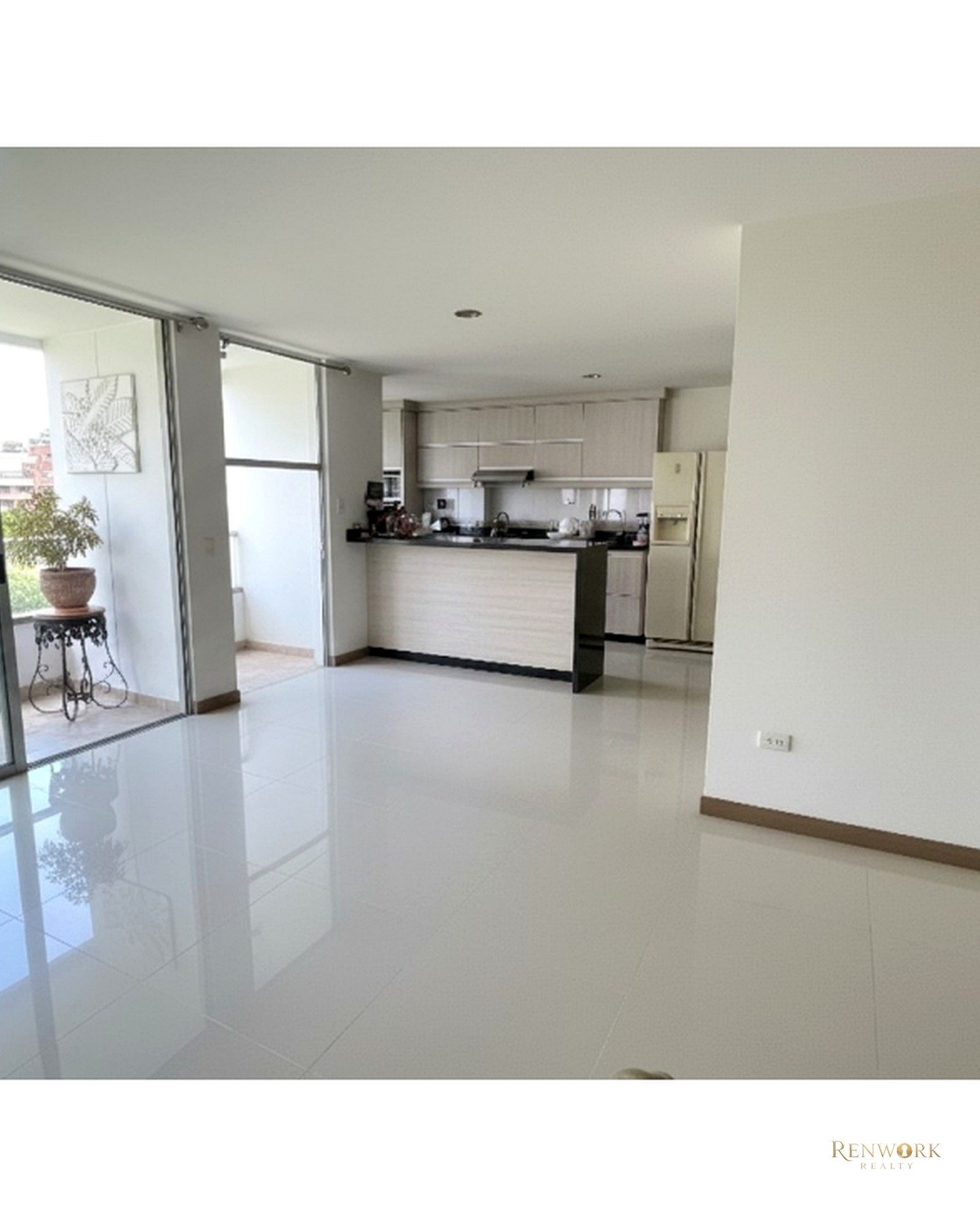 VENTA DE APARTAMENTO EN SEGUNDO PARQUE DE LAURELES MEDELLIN · foto 2