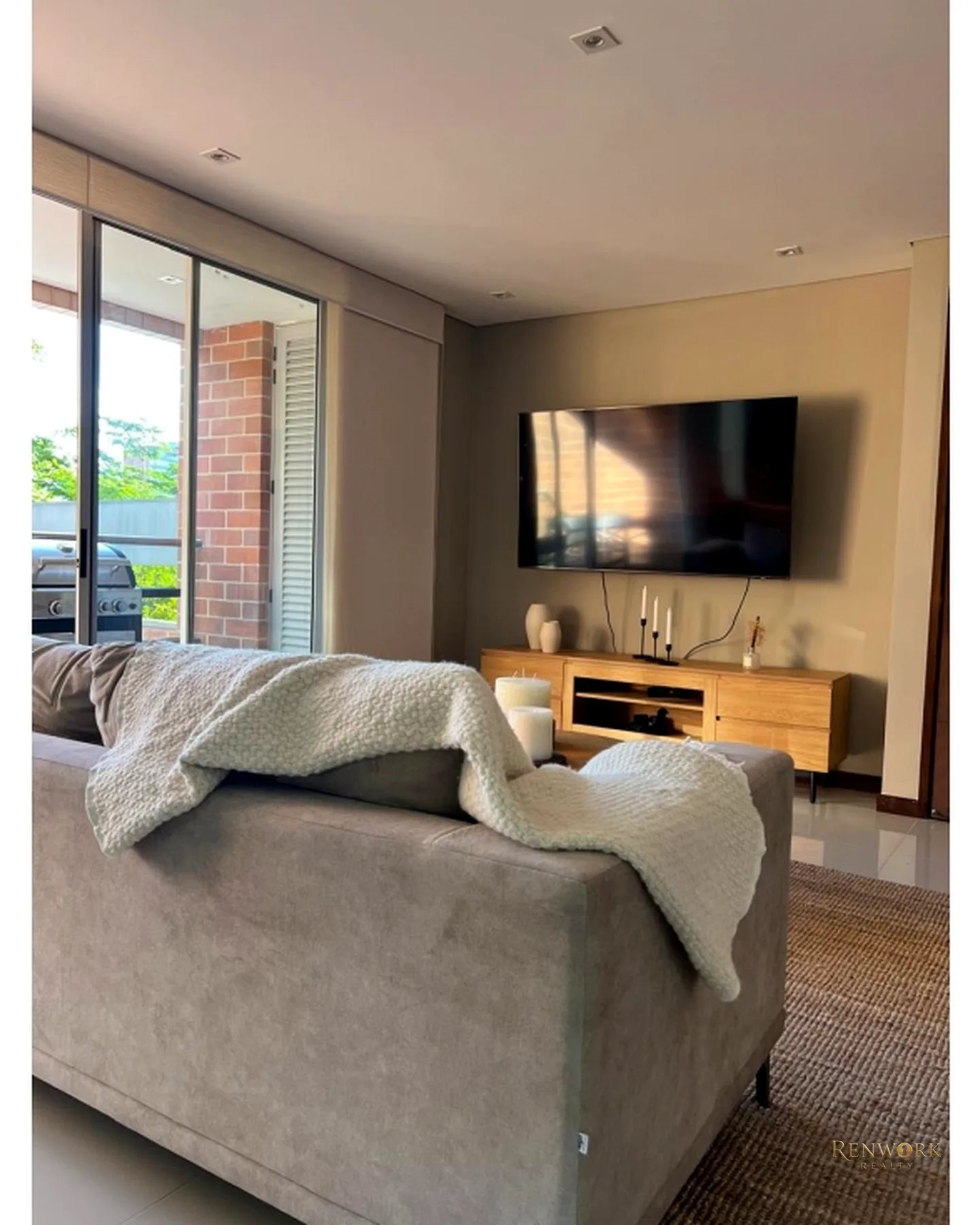 VENTA DE APARTAMENTO MODERNO EN ALEJANDRÍA – EL POBLADO 89 MT2 · foto 2