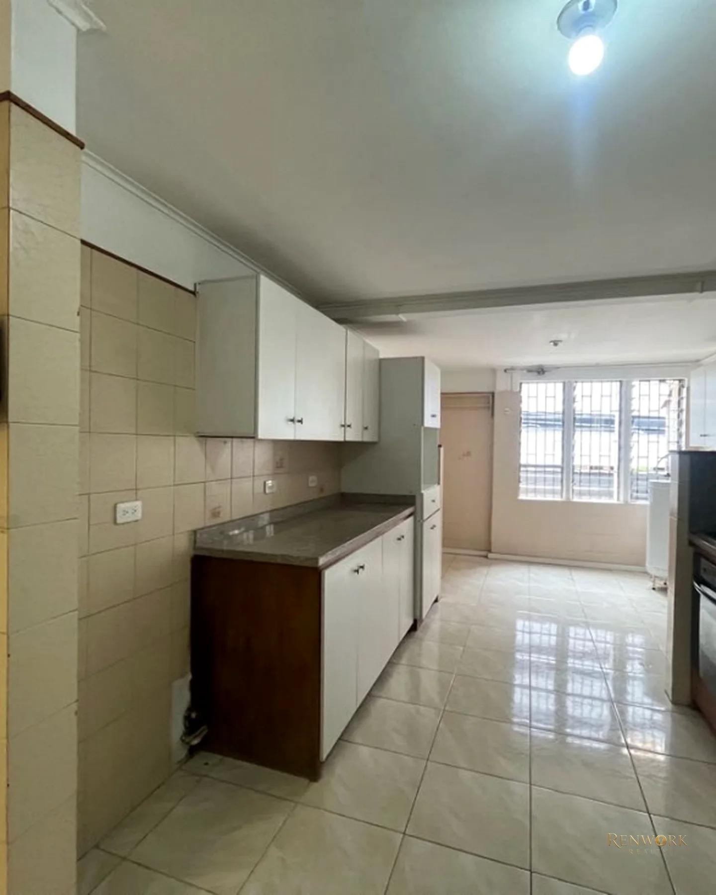 VENTA DE APARTAMENTO PARA REMODELAR CON TERRAZA SECTOR SURAMERICANA. · foto 2