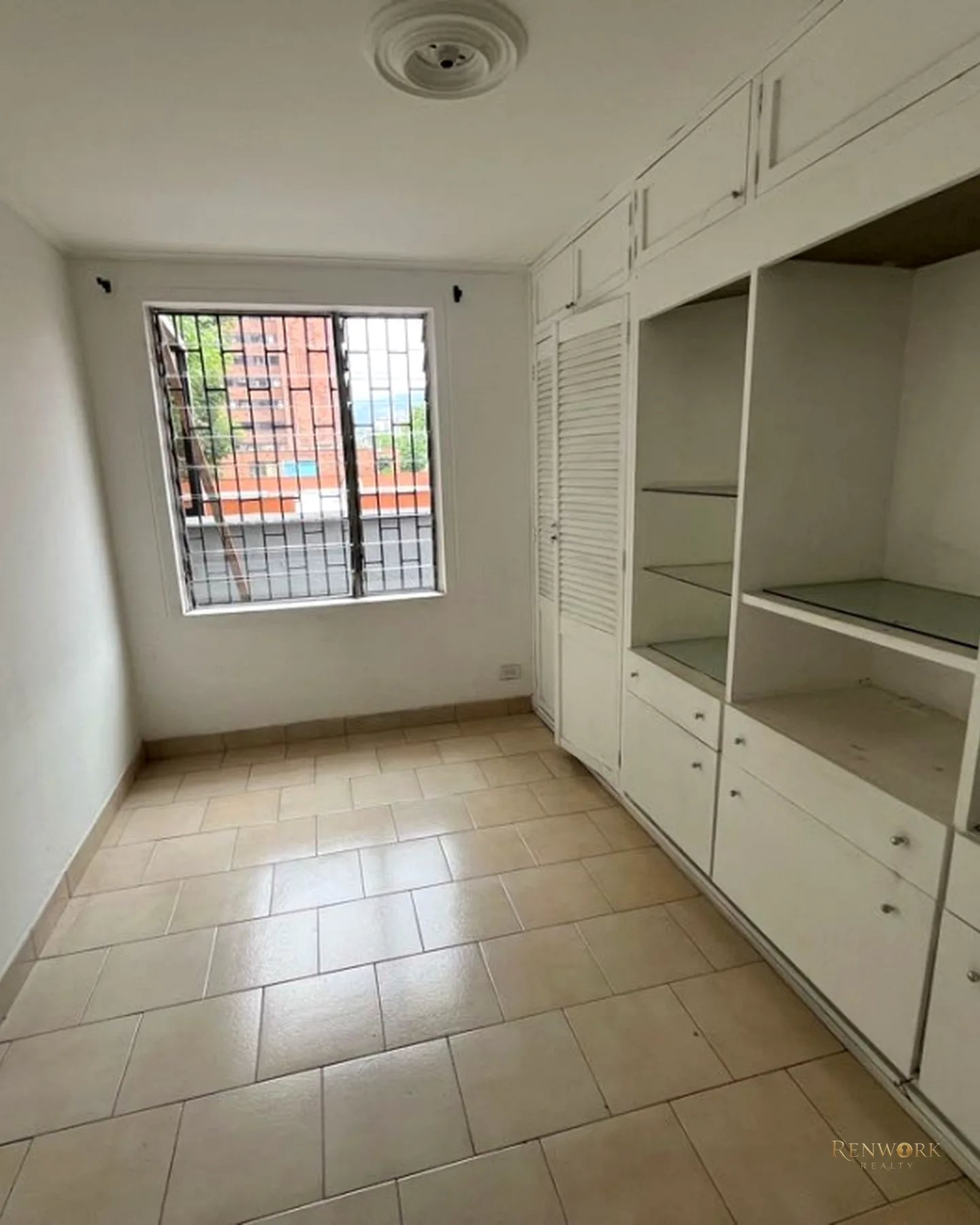 VENTA DE APARTAMENTO PARA REMODELAR CON TERRAZA SECTOR SURAMERICANA. · foto 6