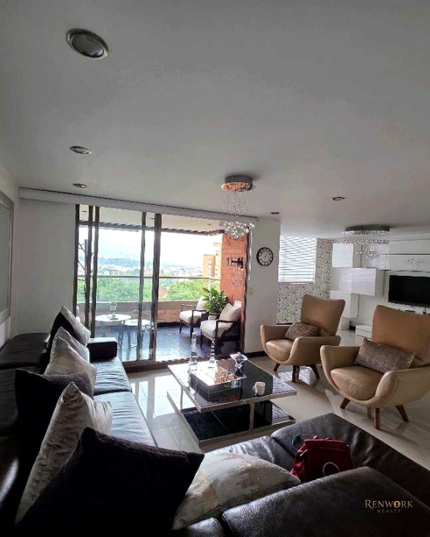 Vista de VENTA DE APARTAMENTO POBLADO PARTE PLANA EN UNIDAD Y AMPLIOS ESPACIOS
