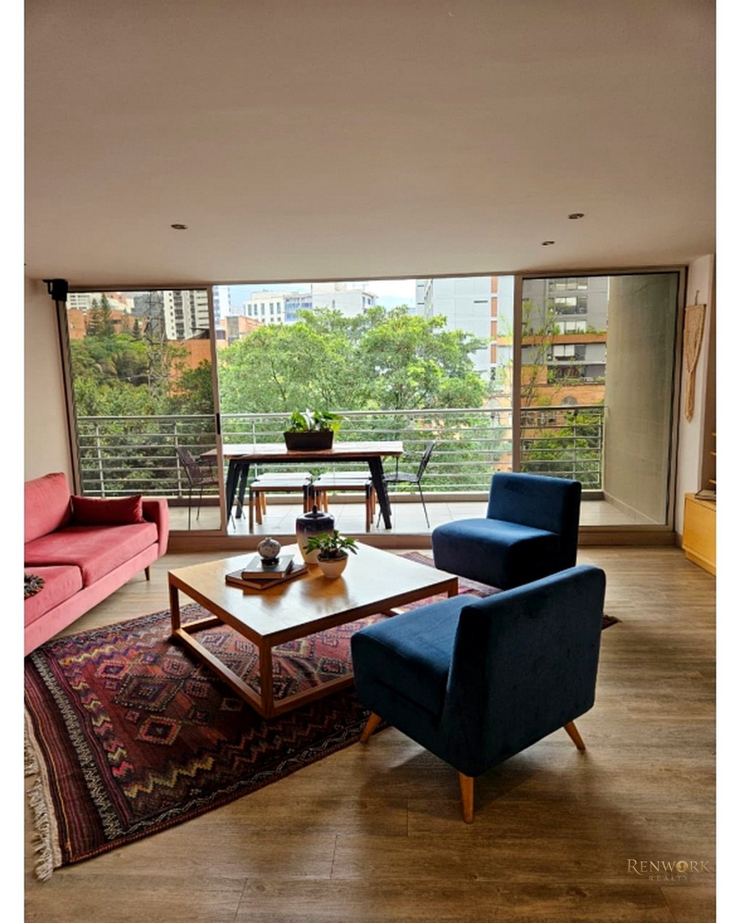 Vista de VENTA DE APARTAMENTO REMODELADO EN EL POBLADO - PATIO BONITO