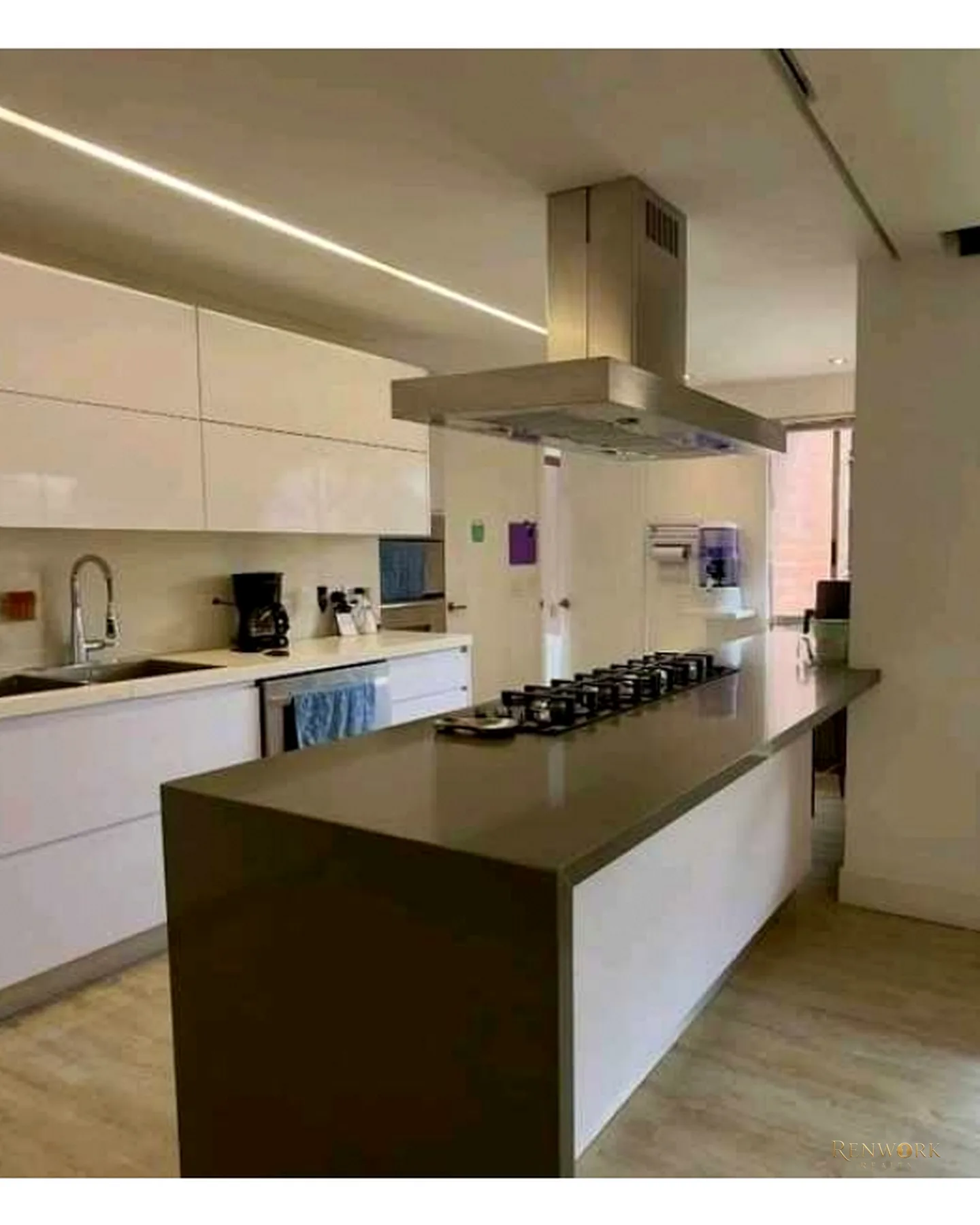 VENTA DE APARTAMENTO REMODELADO HERMOSO EN EL LAS SANTAS. EL POBLADO · foto 8