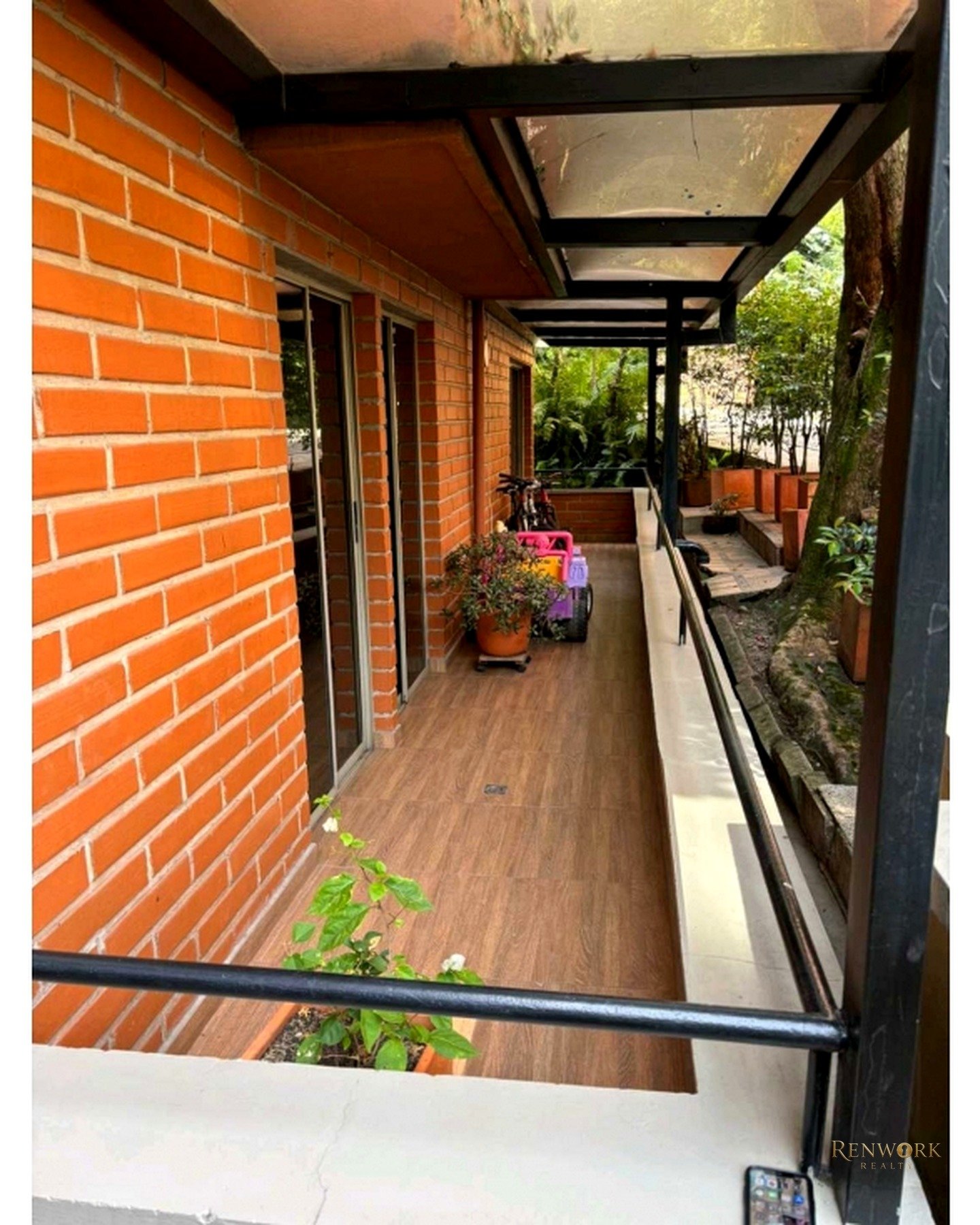 VENTA DE APARTAMENTO TIPO CASA EN EL POBLADO. · foto 3