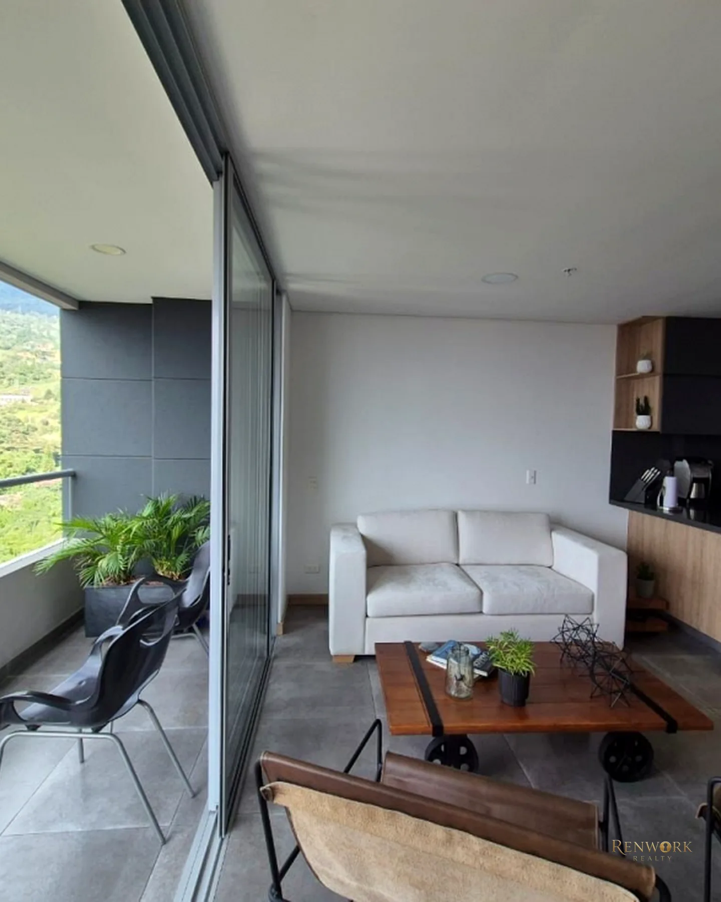 VENTA DE APTO CON COLEGA EN LOMA DEL ESCOBERO CON HERMOSA VISTA · foto 3